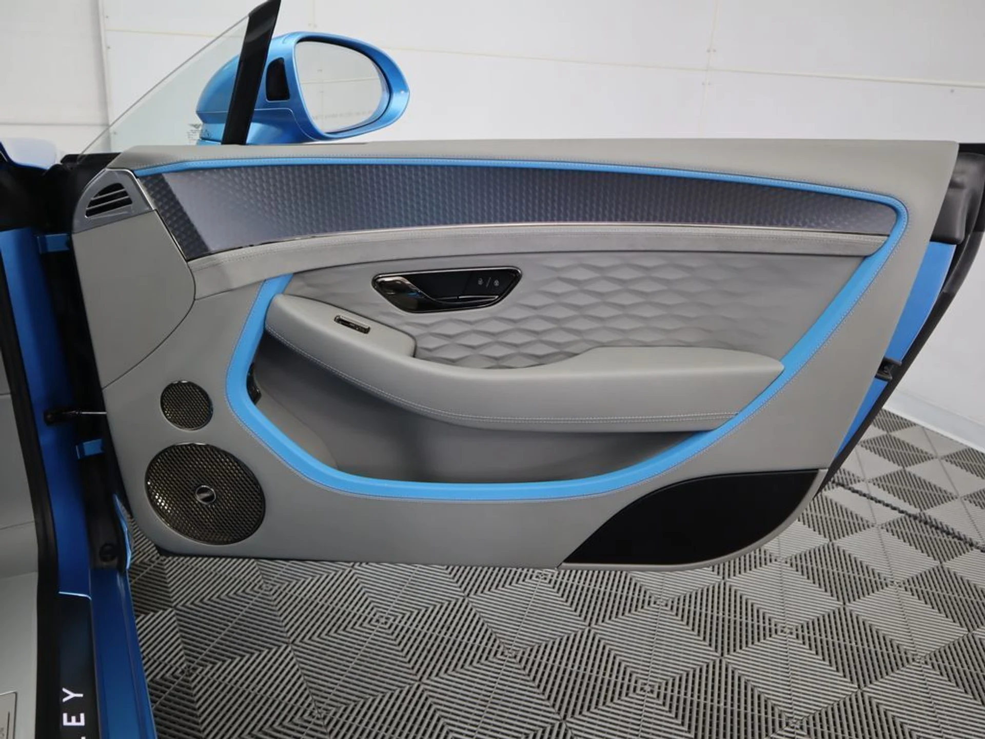 mph032_2618644769_used_2025_bentley_continental_gtspeedconvertible_8119_22941730_33_1024_af27cb1ac2