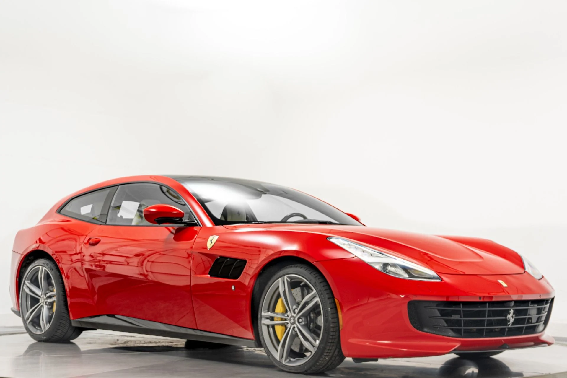 mph032_2620200323_Used_2020_Ferrari_GTC_4_Lusso_V12_Power_Passenger_Display_Carbon_Fiber_Interior_Trim_1776369259_e00b4834e8