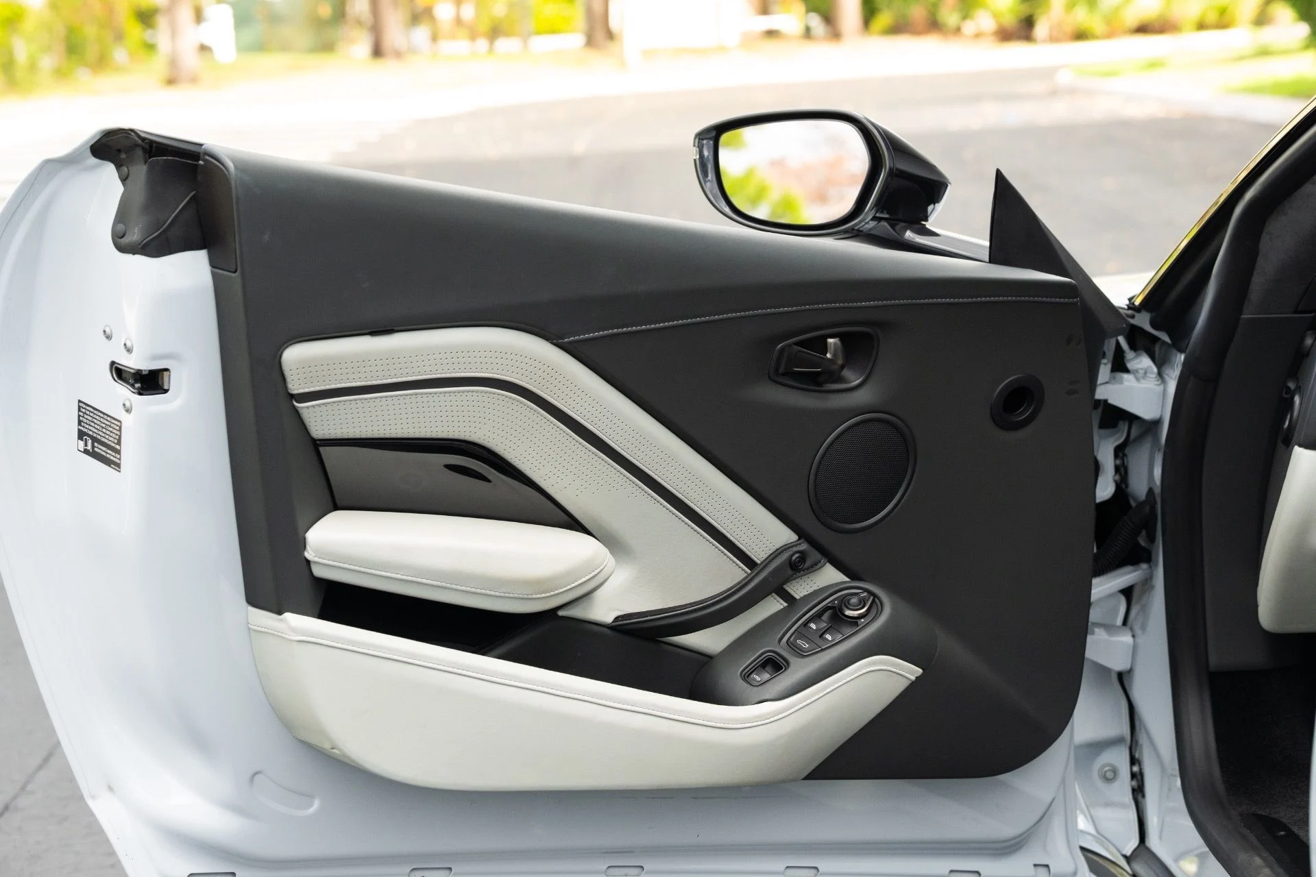 mph032_263438710_Used_2023_Aston_Martin_Vantage_V8_1773336980_2cd60c1876