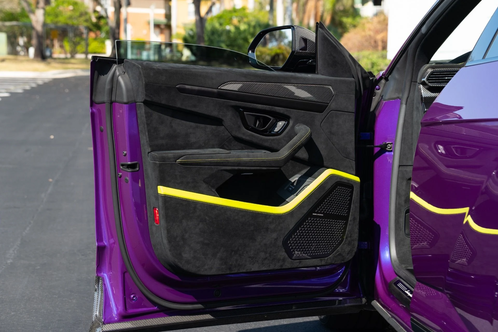 mph032_2636073801_Used_2023_Lamborghini_Urus_Performante_1771690657_bf28b13140