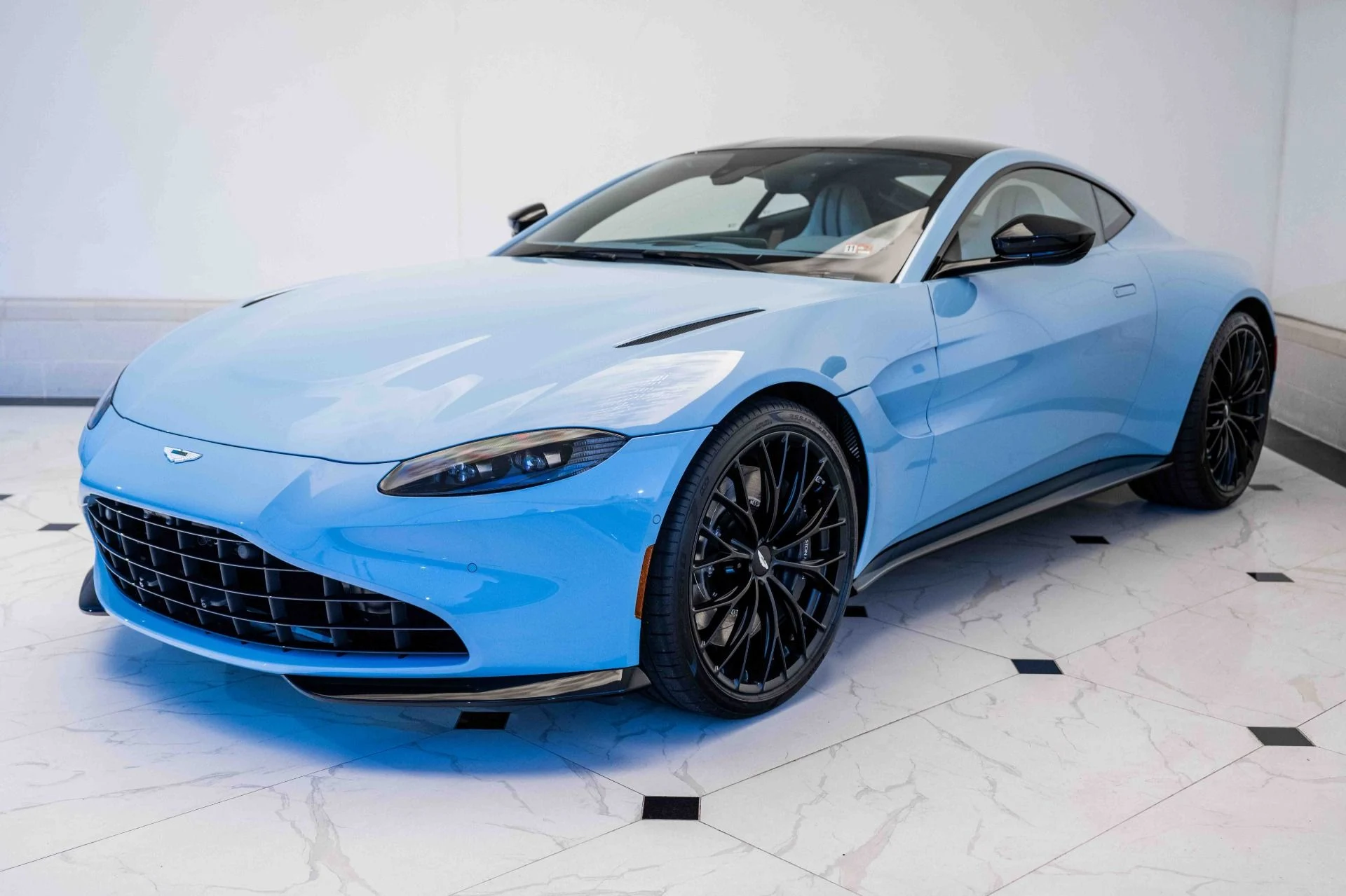 mph032_2638100312_Used_2023_Aston_Martin_Vantage_V8_Coupe_1699283559_b7b2b2647e