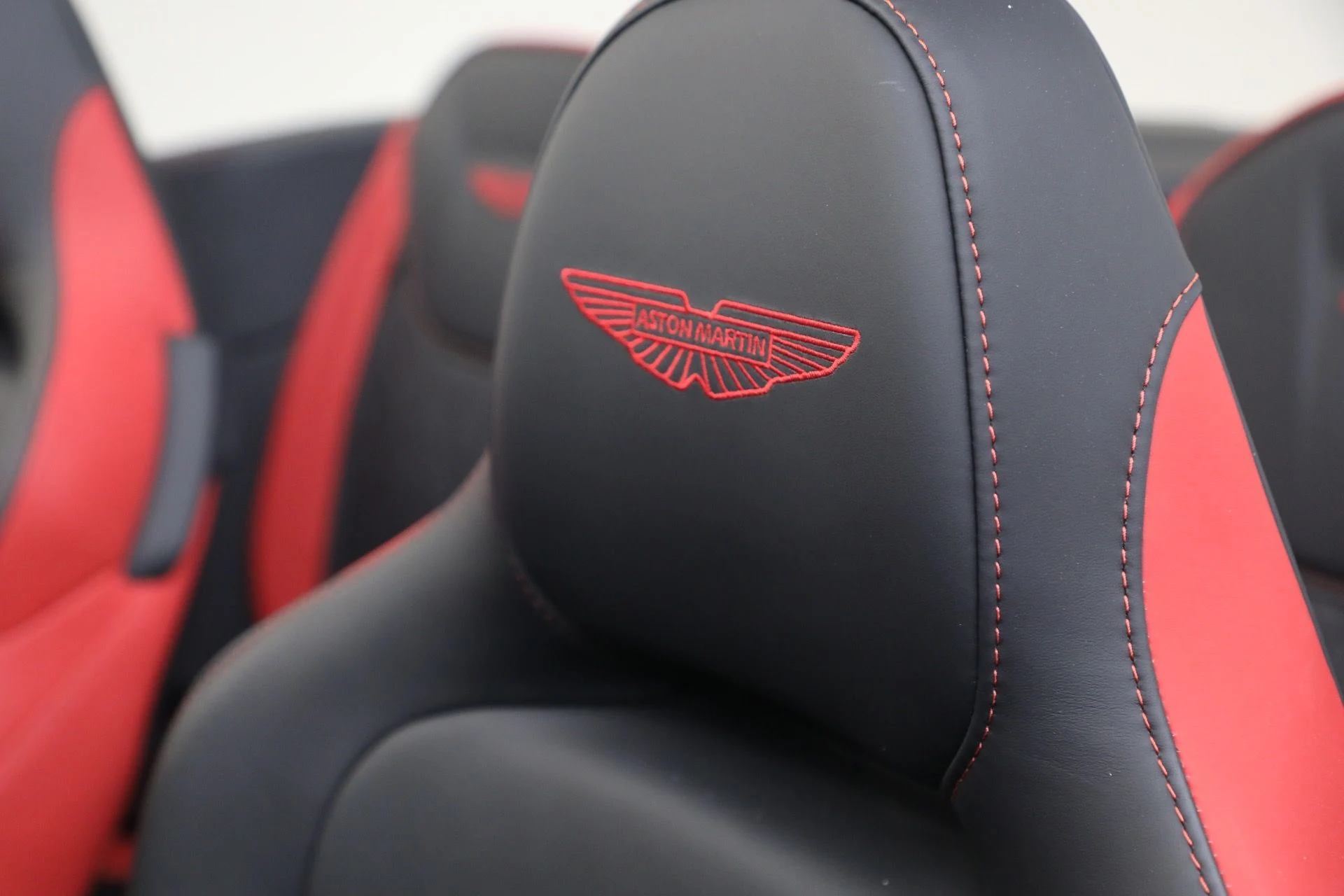 mph032_2641053838_Used_2024_Aston_Martin_DB_12_Volante_1789831142_3d95a388a1
