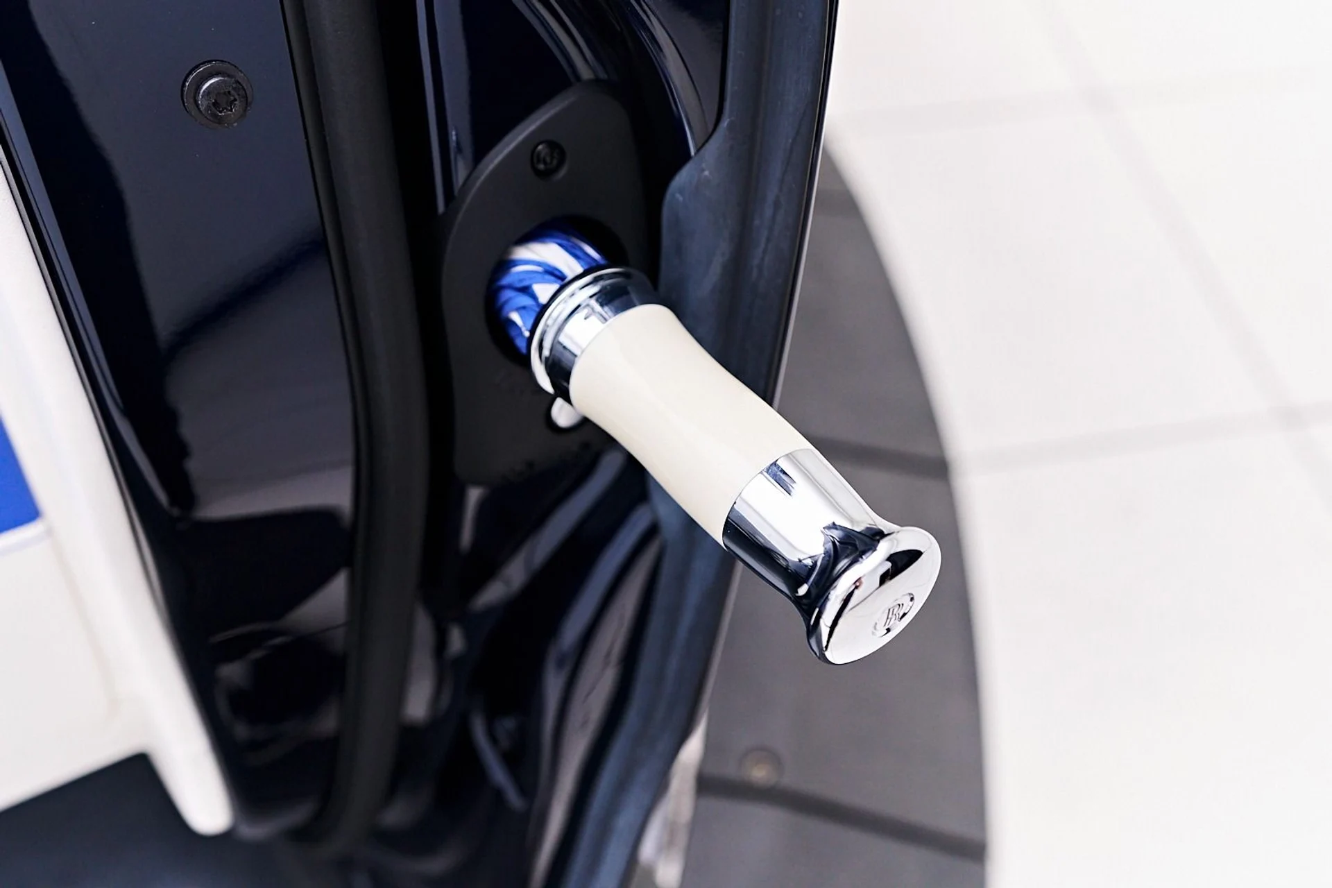 mph032_2643716698_Used_2023_Rolls_Royce_Cullinan_Base_1745954360_3448cac3ce