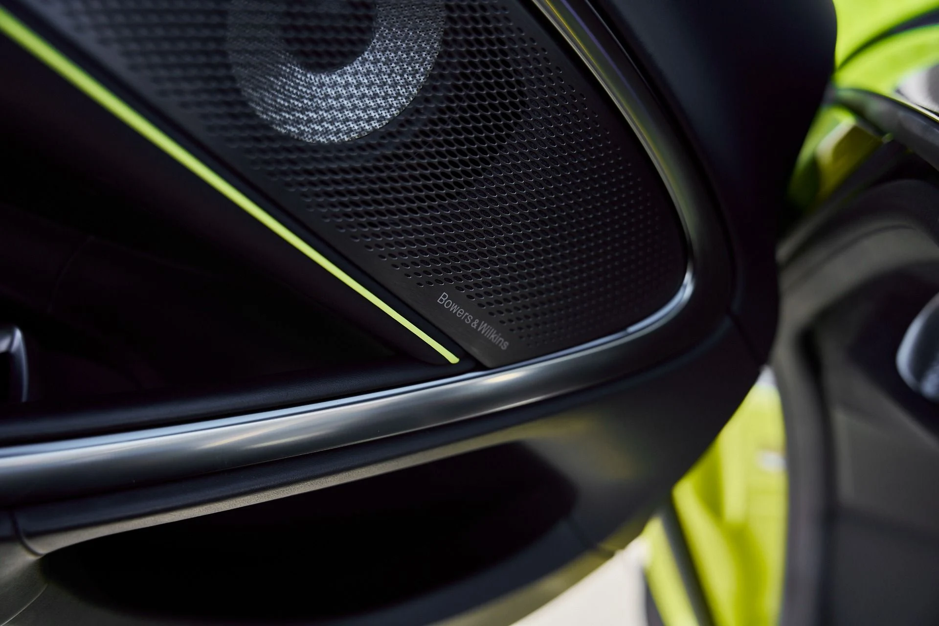 mph032_2647315137_Used_2025_Mc_Laren_Artura_Tech_Lux_1769825878_18d94ef962