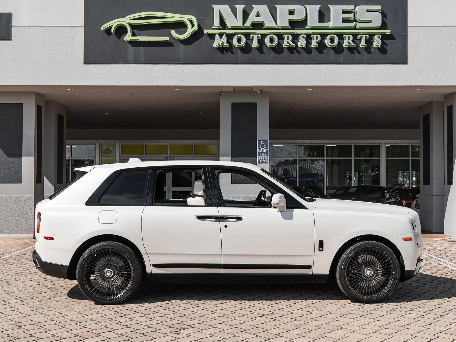 mph032_2649769517_Used_2023_Rolls_Royce_Cullinan_1761685686_d4e3a0336b