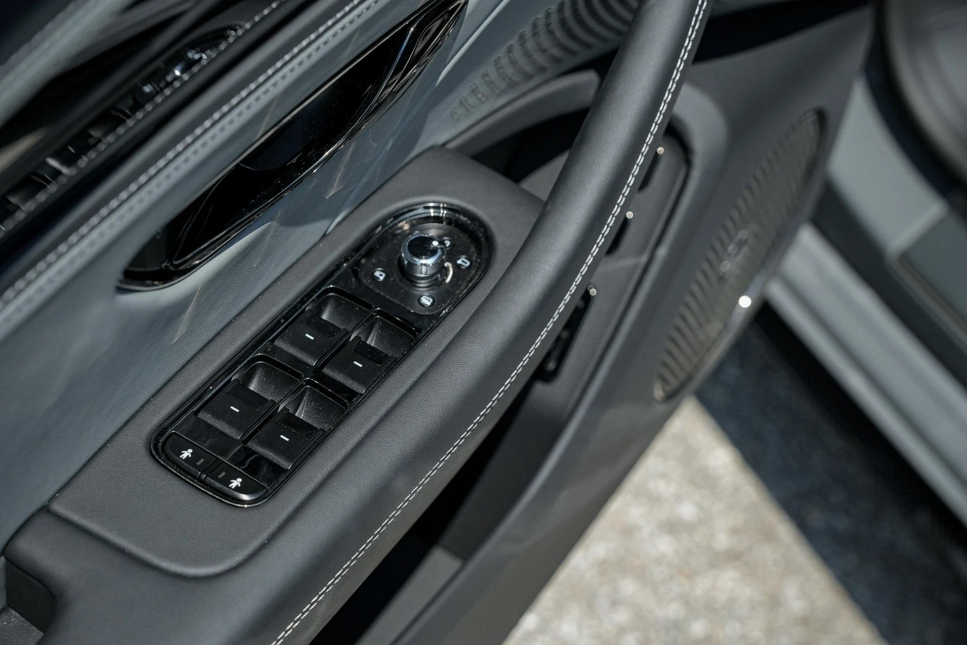 mph032_2654630349_Hi_Tech_Luxury_Imports_LLC_SCBBP_6_ZGXSC_023023_image_32_3a86f6f5fc