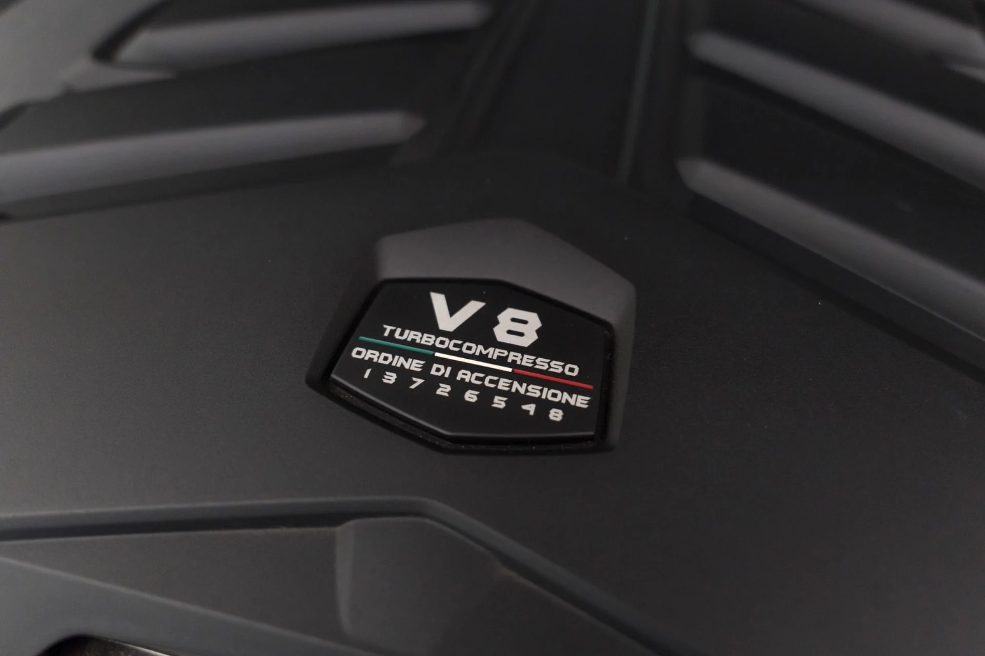 mph032_2661737792_Used_2025_Lamborghini_Urus_SE_1792099583_fe5eb948f3