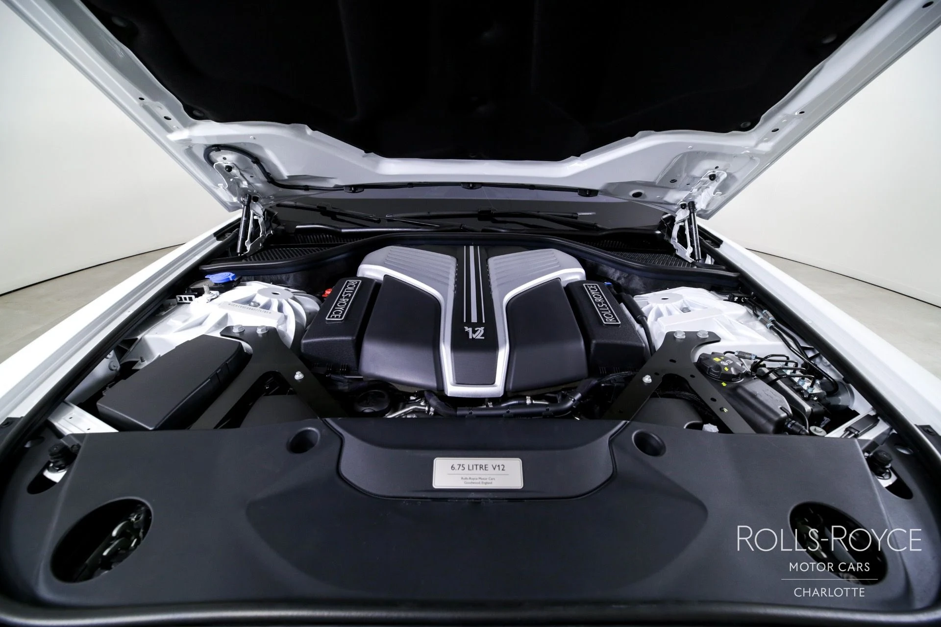 mph032_2663318916_Used_2024_Rolls_Royce_Ghost_1723672329_6a87195ab9