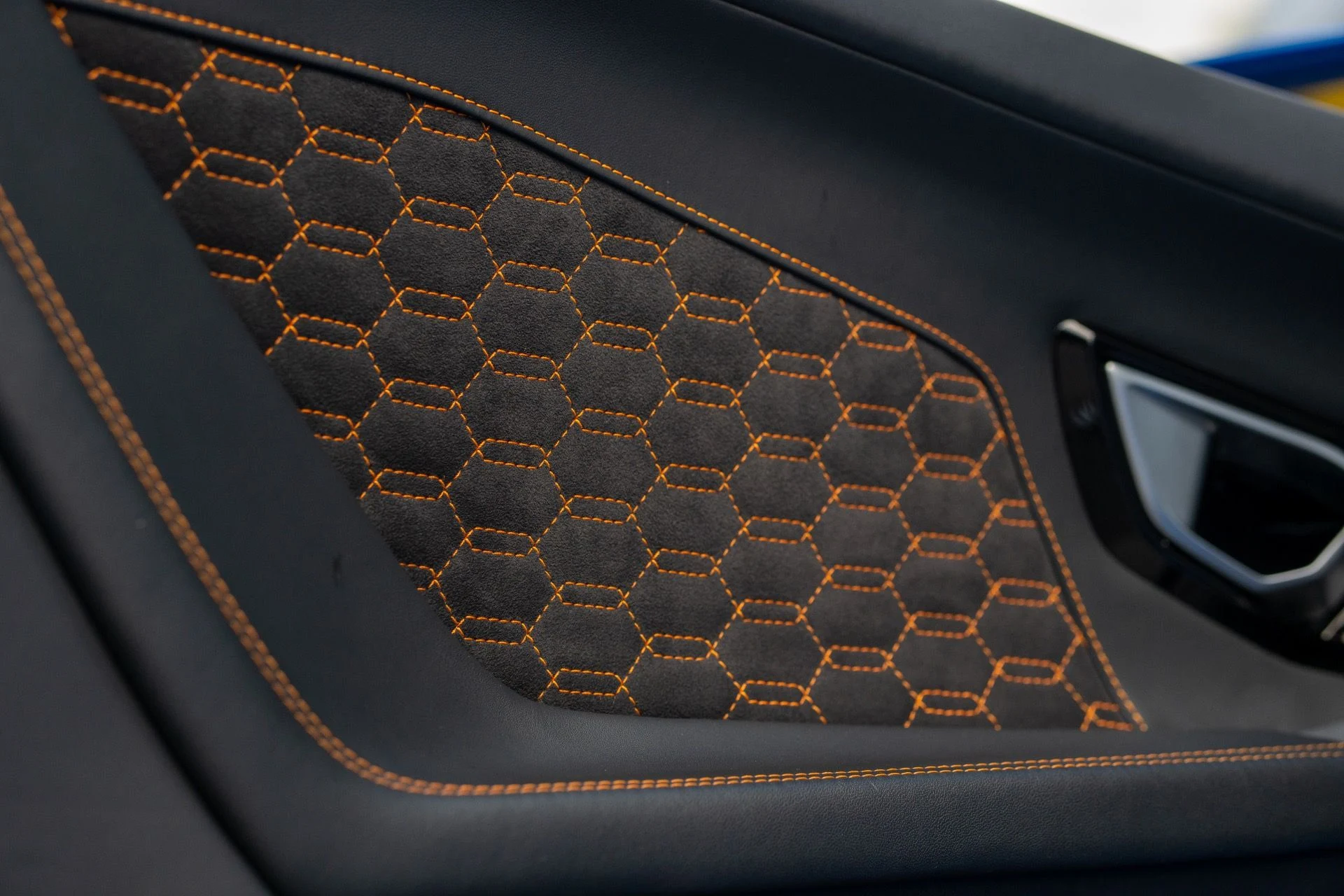 mph032_2666469714_Used_2023_Lamborghini_Huracan_EVO_Spyder_1763055563_ef9e1eeeff