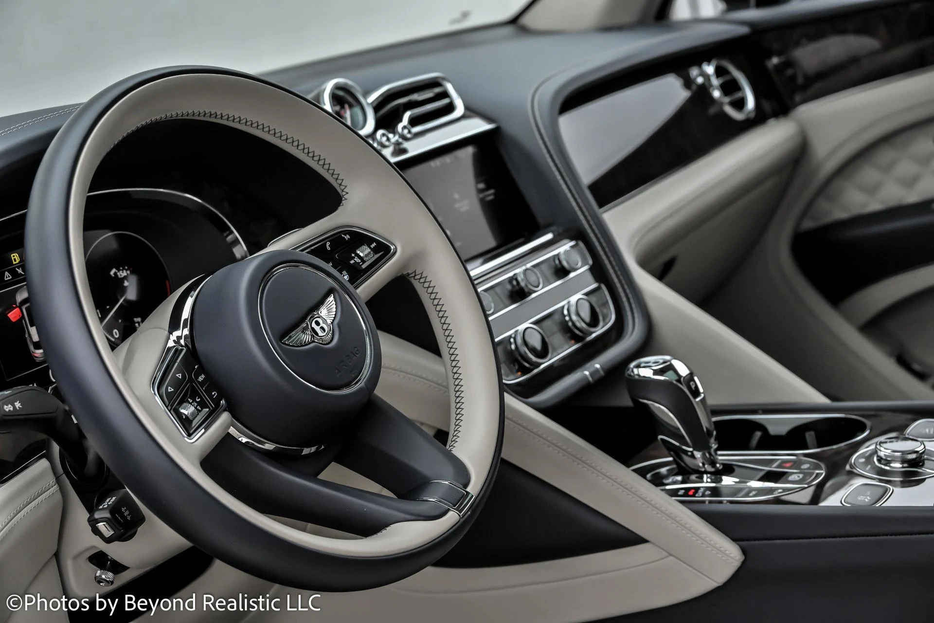 mph032_2667369953_Used_2022_Bentley_Bentayga_V8_Mulliner_Driving_Specification_1765012906_6bee1fba93