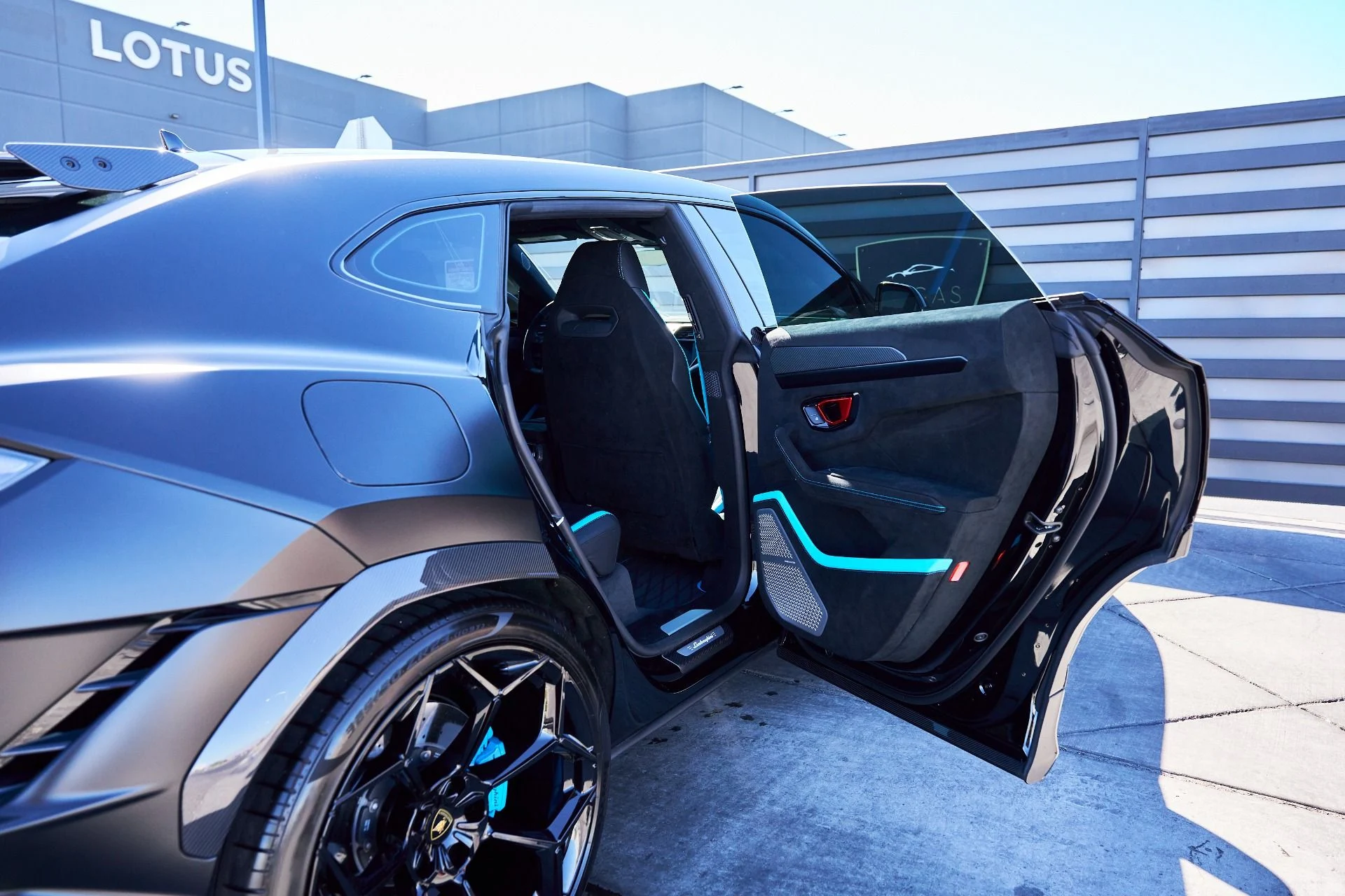 mph032_2671457523_Used_2024_Lamborghini_Urus_Performante_1773367114_230956d178