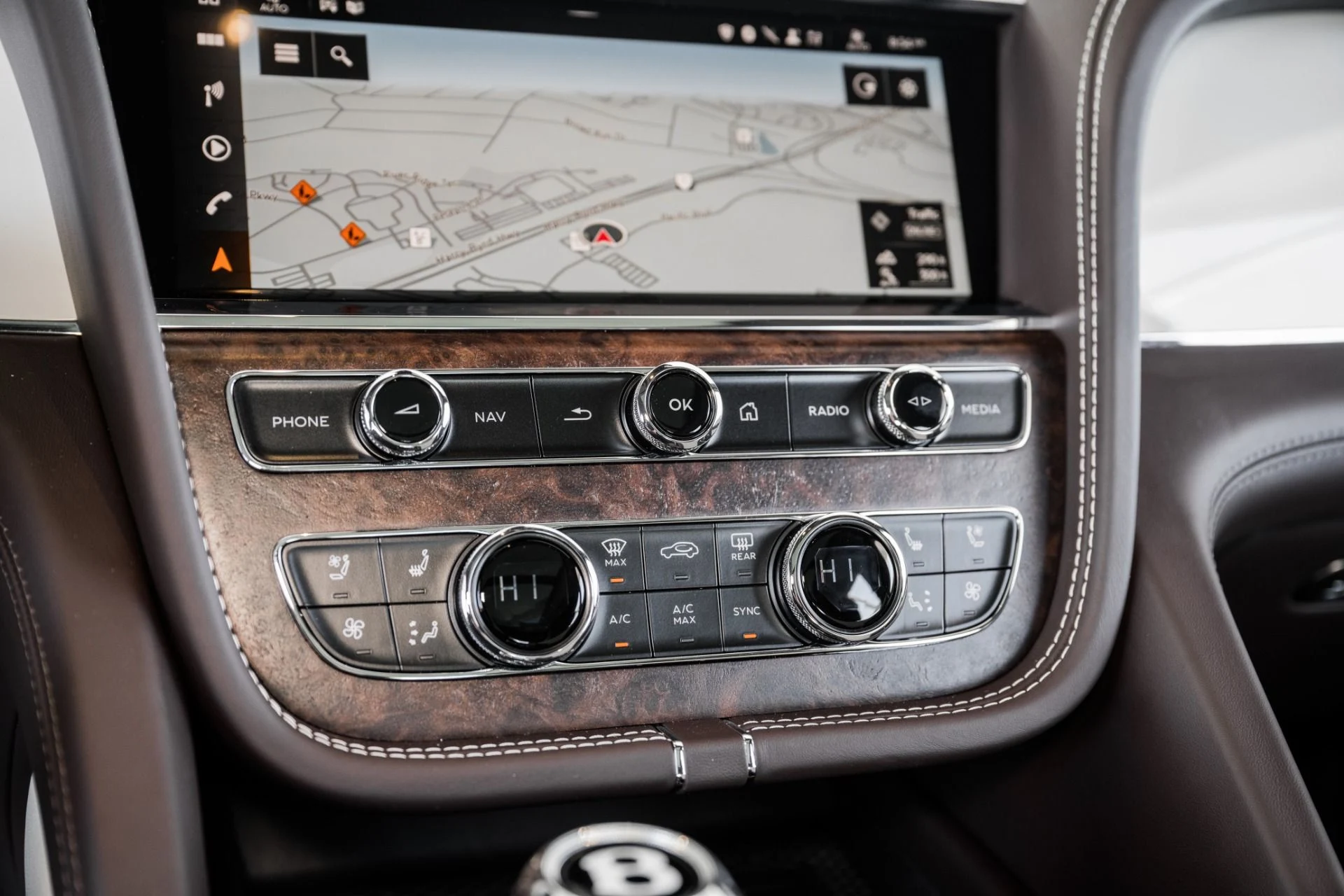 mph032_2677745725_Used_2023_Bentley_Bentayga_Azure_1673896555_11b71b9c32