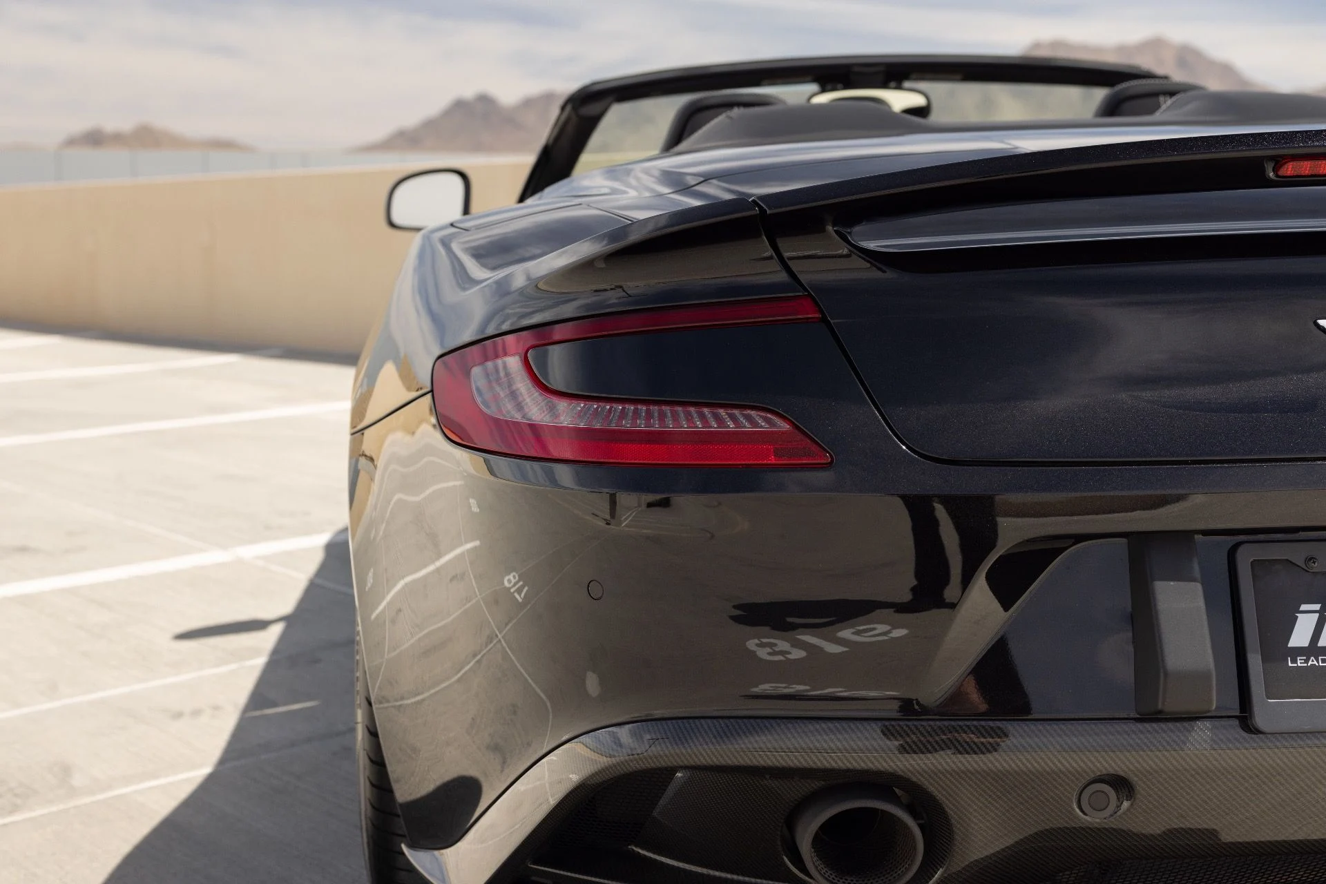 mph032_267973652_Used_2015_Aston_Martin_Vanquish_Volante_1776978035_569ed087b5