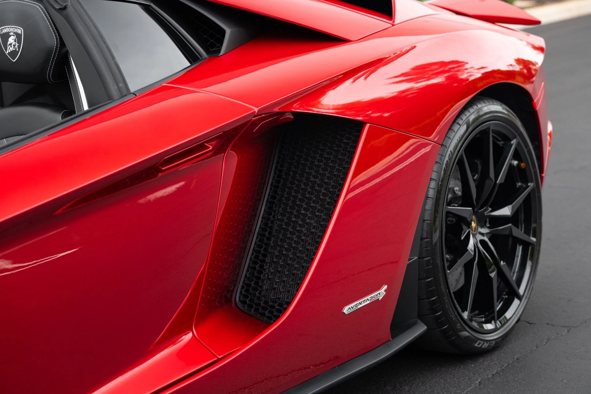 mph032_2682435396_Used_2018_Lamborghini_Aventador_Roadster_LP_740_4_S_1770343320_bd4d98094d