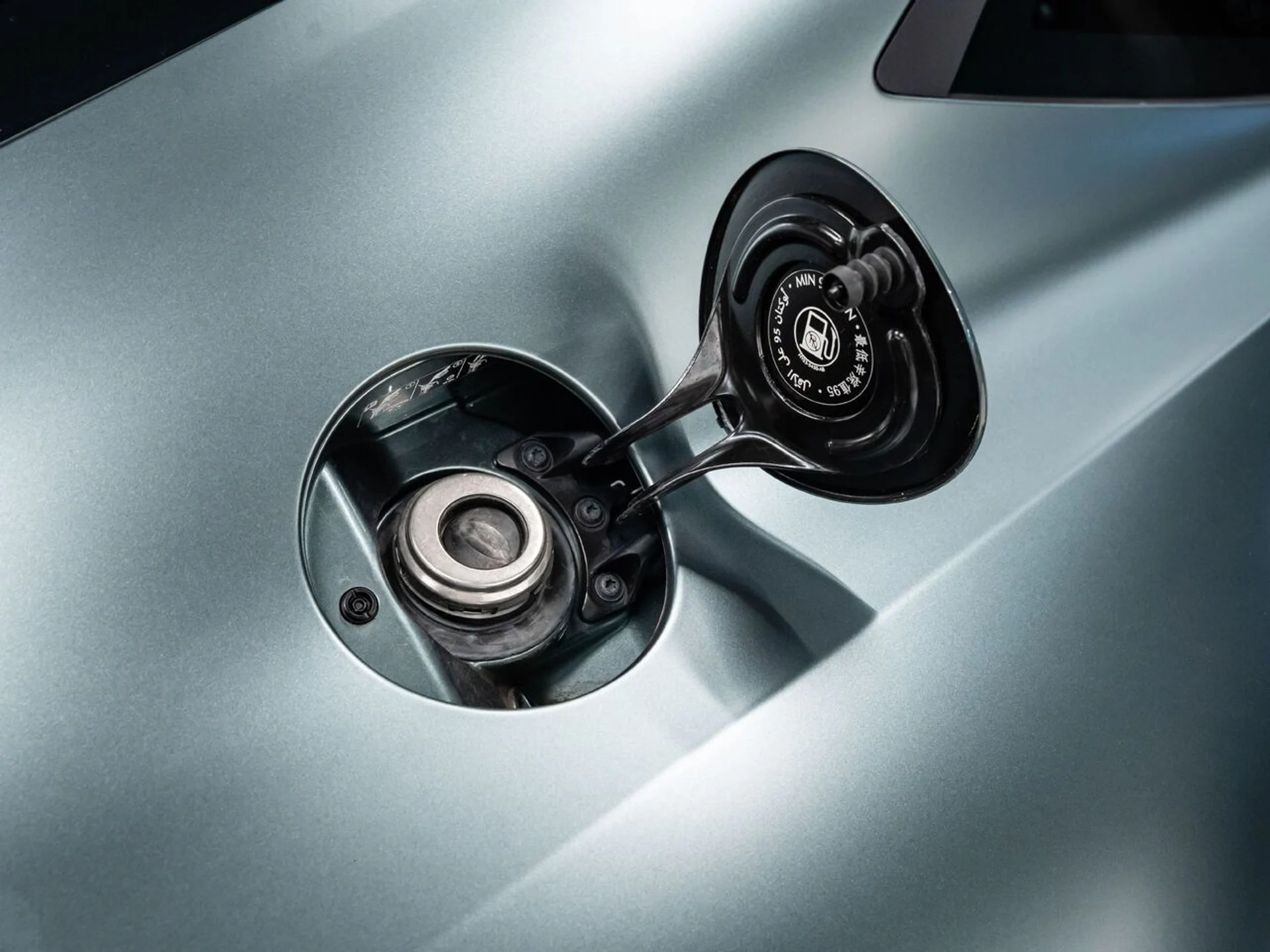 mph032_2692054593_aston_martin_vantage_2020_9d0f52846e