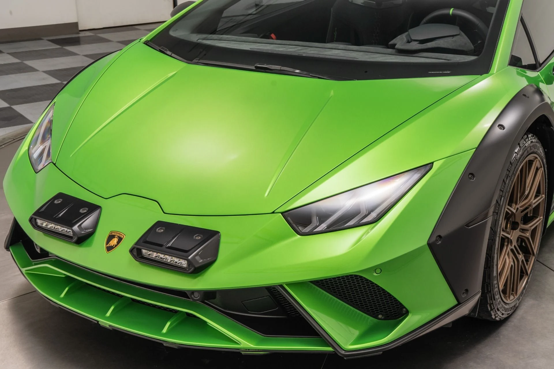 mph032_2702296929_Used_2024_Lamborghini_Huracan_Sterrato_1762382893_baf46389e4