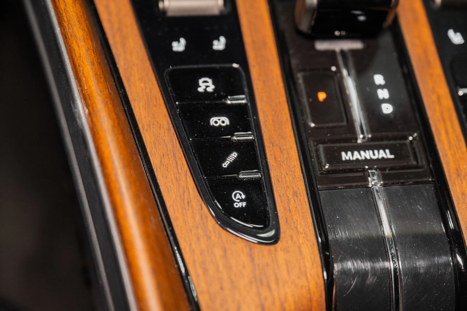 mph032_2706299865_Used_2024_Aston_Martin_DB_12_Coupe_1761150102_a0b3ffd473