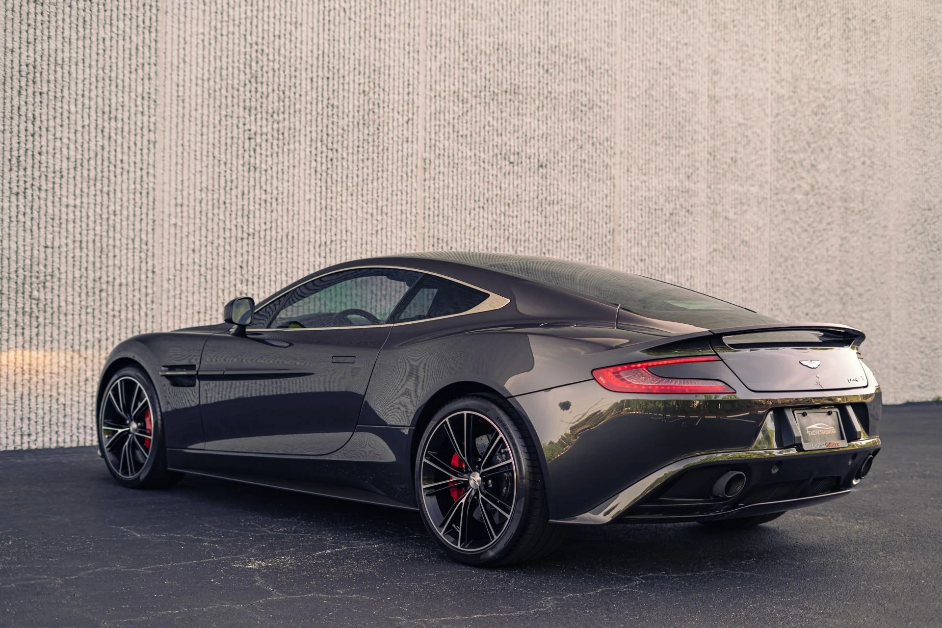 mph032_2712287777_Used_2014_Aston_Martin_Vanquish_Carbon_Exterior_Package_1783984882_eea2c289bd