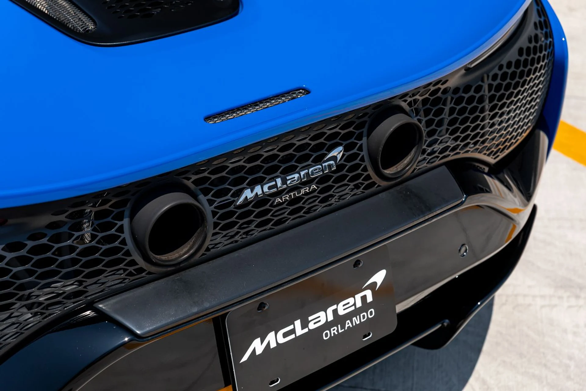 mph032_2713025968_Used_2023_Mc_Laren_Artura_2006458148