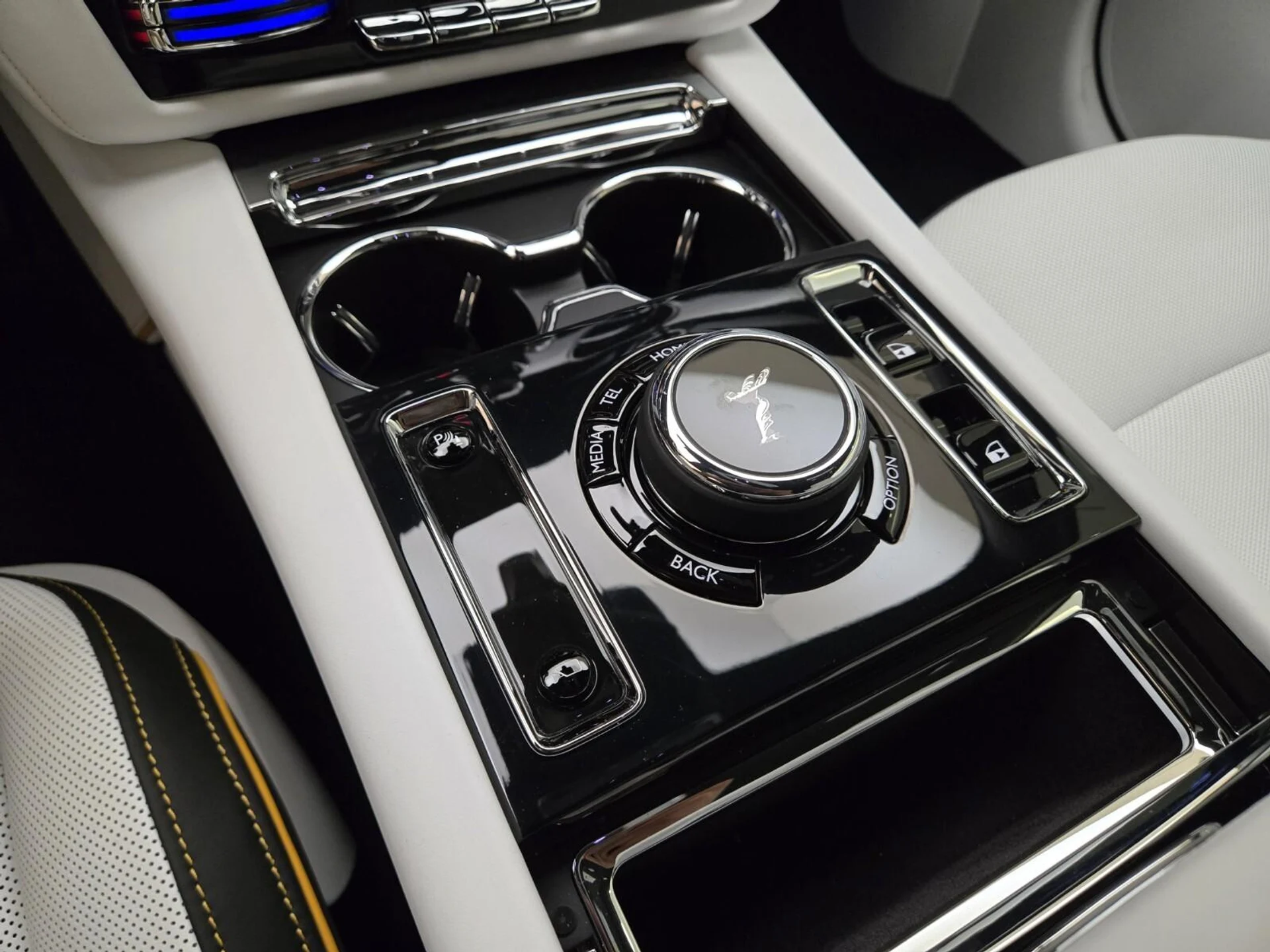 mph032_2713481451_New_2025_Rolls_Royce_Black_Badge_Spectre_1753162694_3b5bcfc3cd