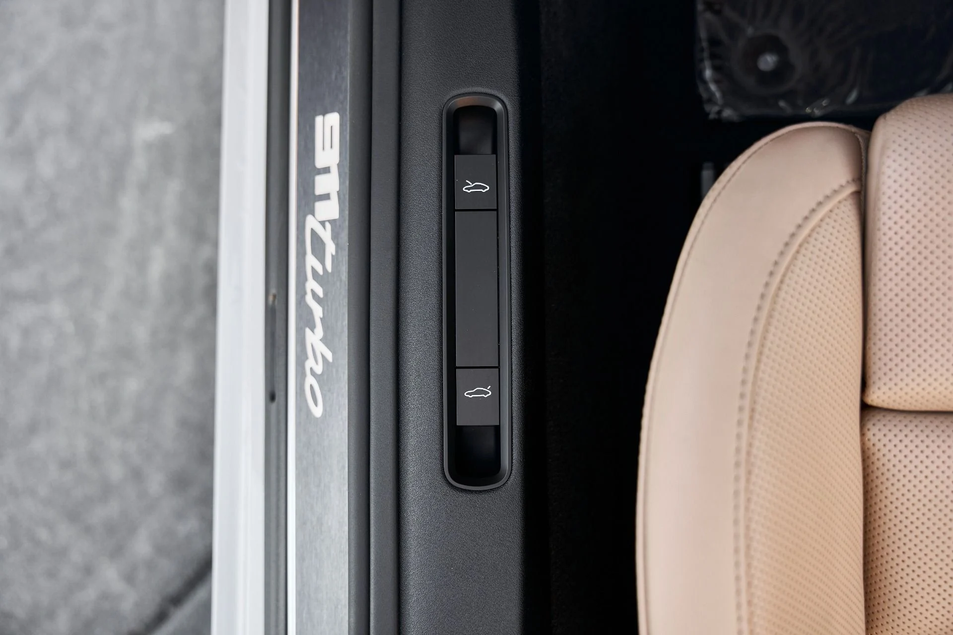 mph032_2714427246_Used_2024_Porsche_911_Turbo_1768616360_cda133b94f