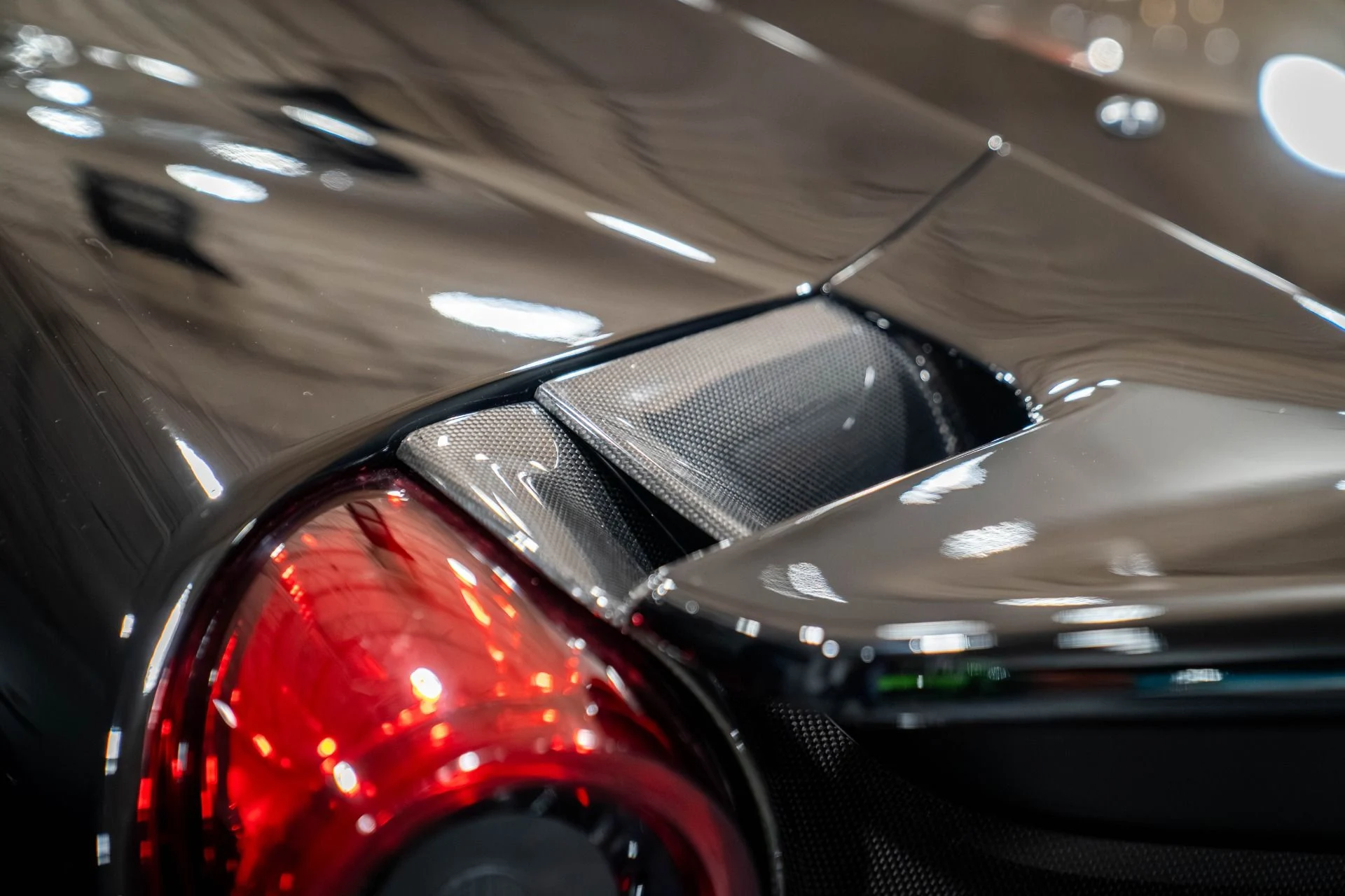 mph032_2714460179_Used_2020_Ferrari_488_Pista_1767389957_39c1265687