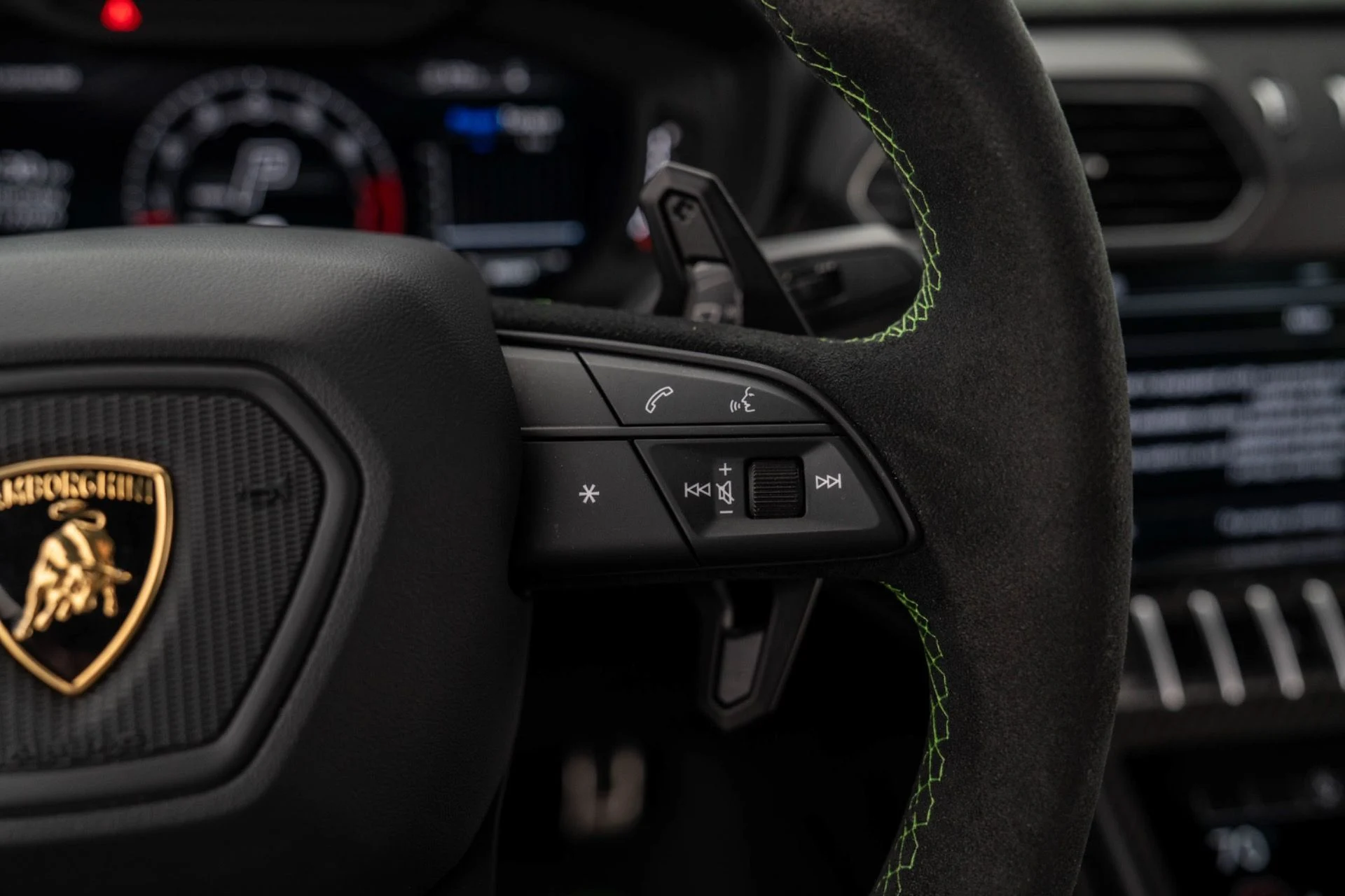 mph032_2722677806_Used_2024_Lamborghini_Urus_Performante_1775674457_e1af269bad