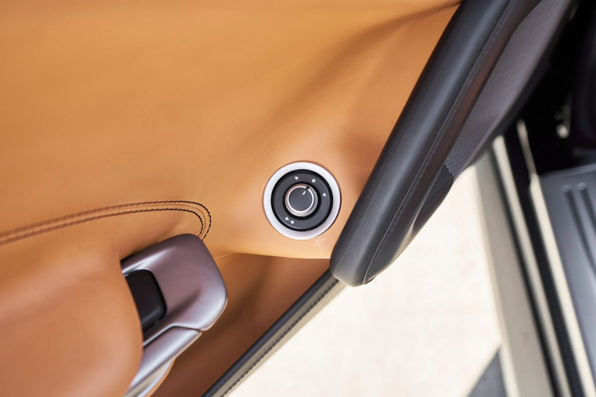 mph032_27361215_Used_2018_Ferrari_GTC_4_Lusso_V12_1764210160_185660f247