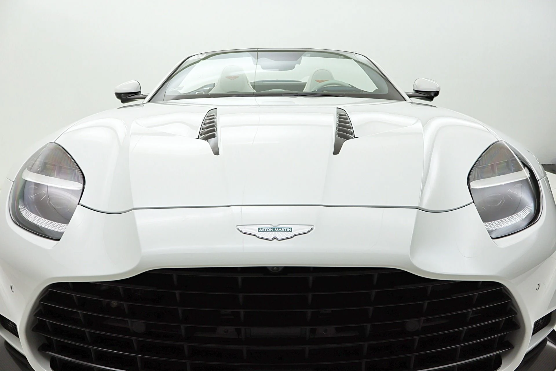 mph032_2738561926_New_2026_Aston_Martin_Vanquish_Volante_900a208e27