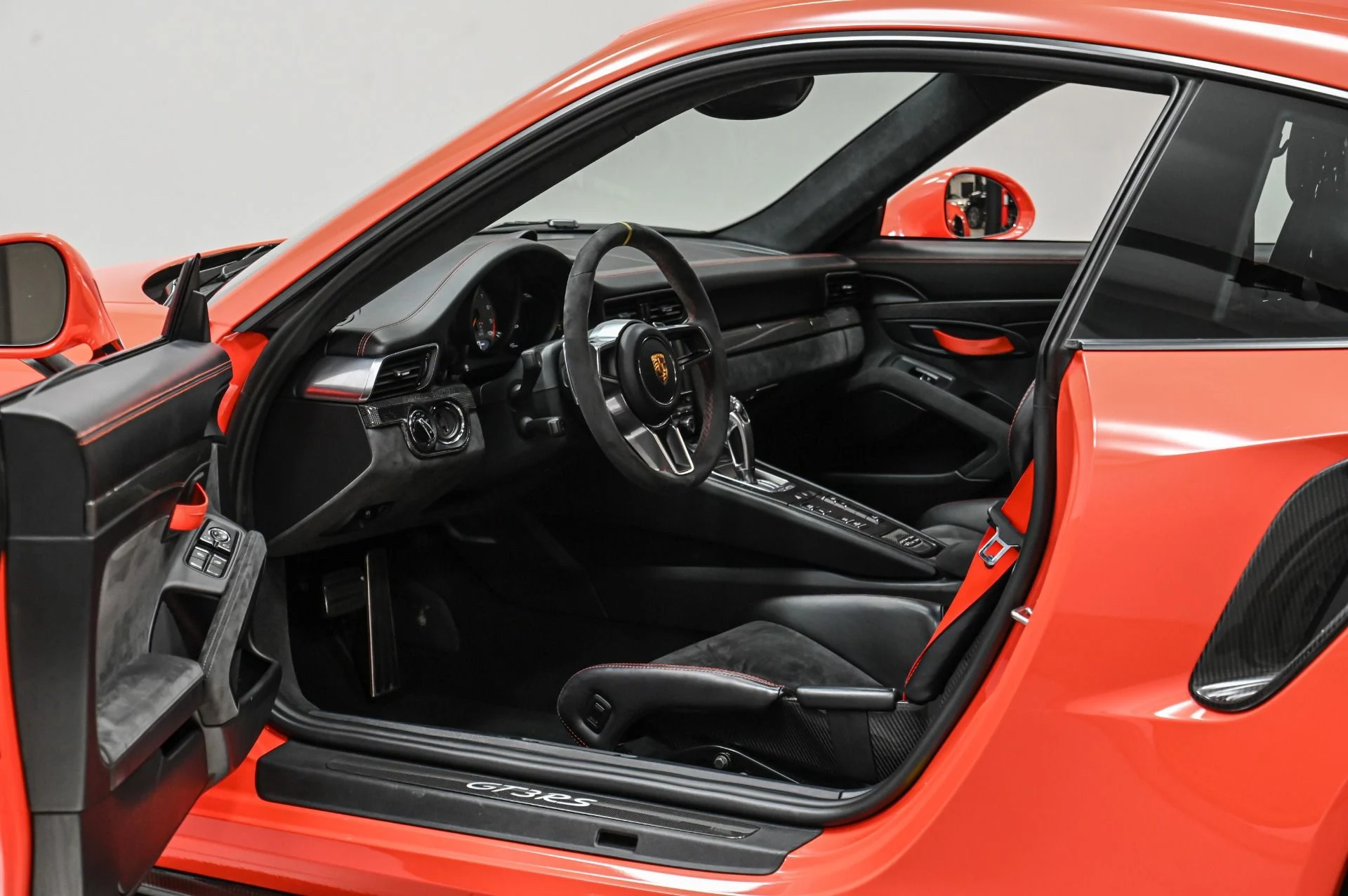 mph032_2746357204_Used_2016_Porsche_911_GT_3_RS_1788412421_d8aa6b4bee