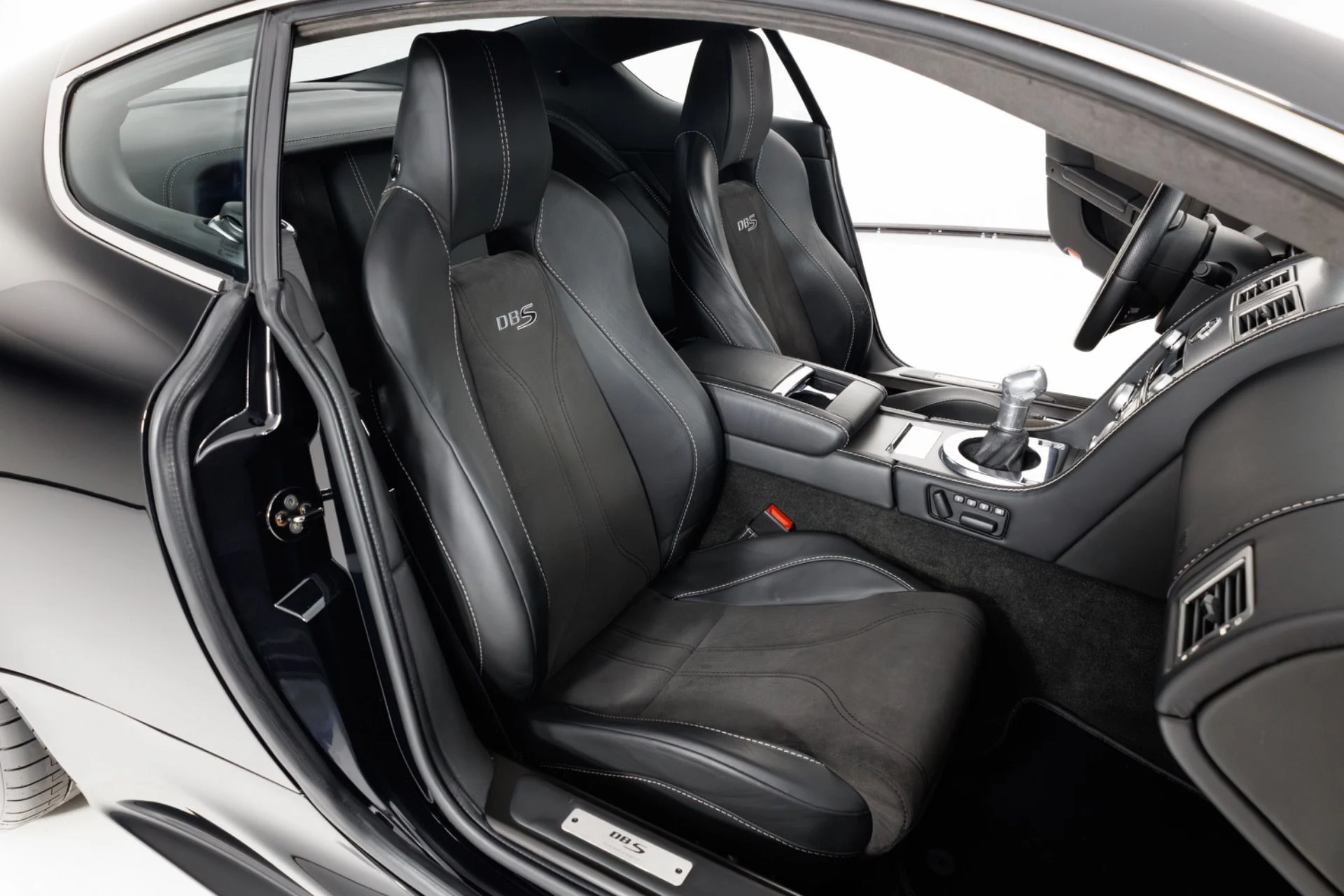 mph032_2751926711_Used_2009_Aston_Martin_DBS_1778627767_2945a35ebc