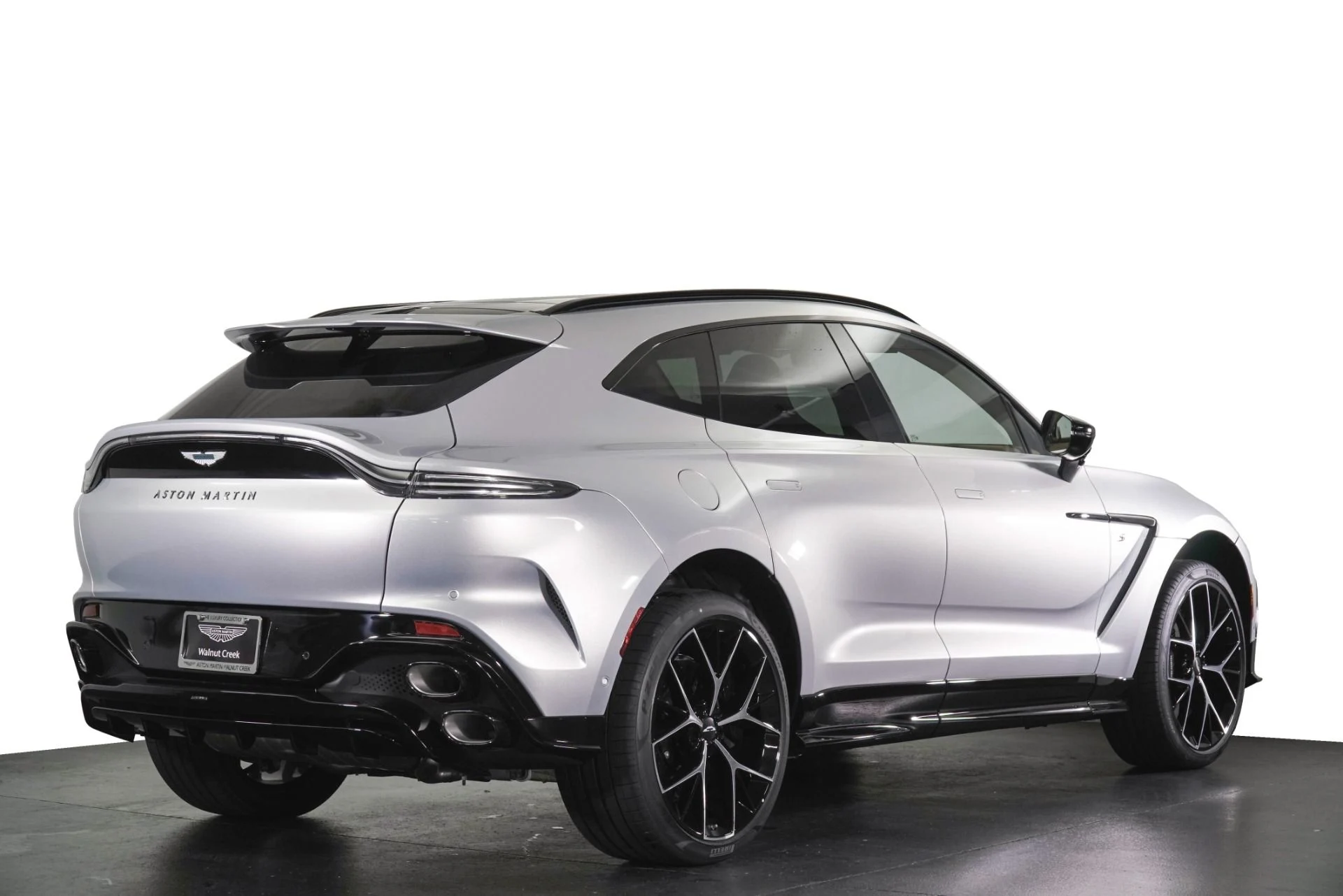 mph032_2753992410_New_2026_Aston_Martin_DBX_S_1790626879_e94da8d584