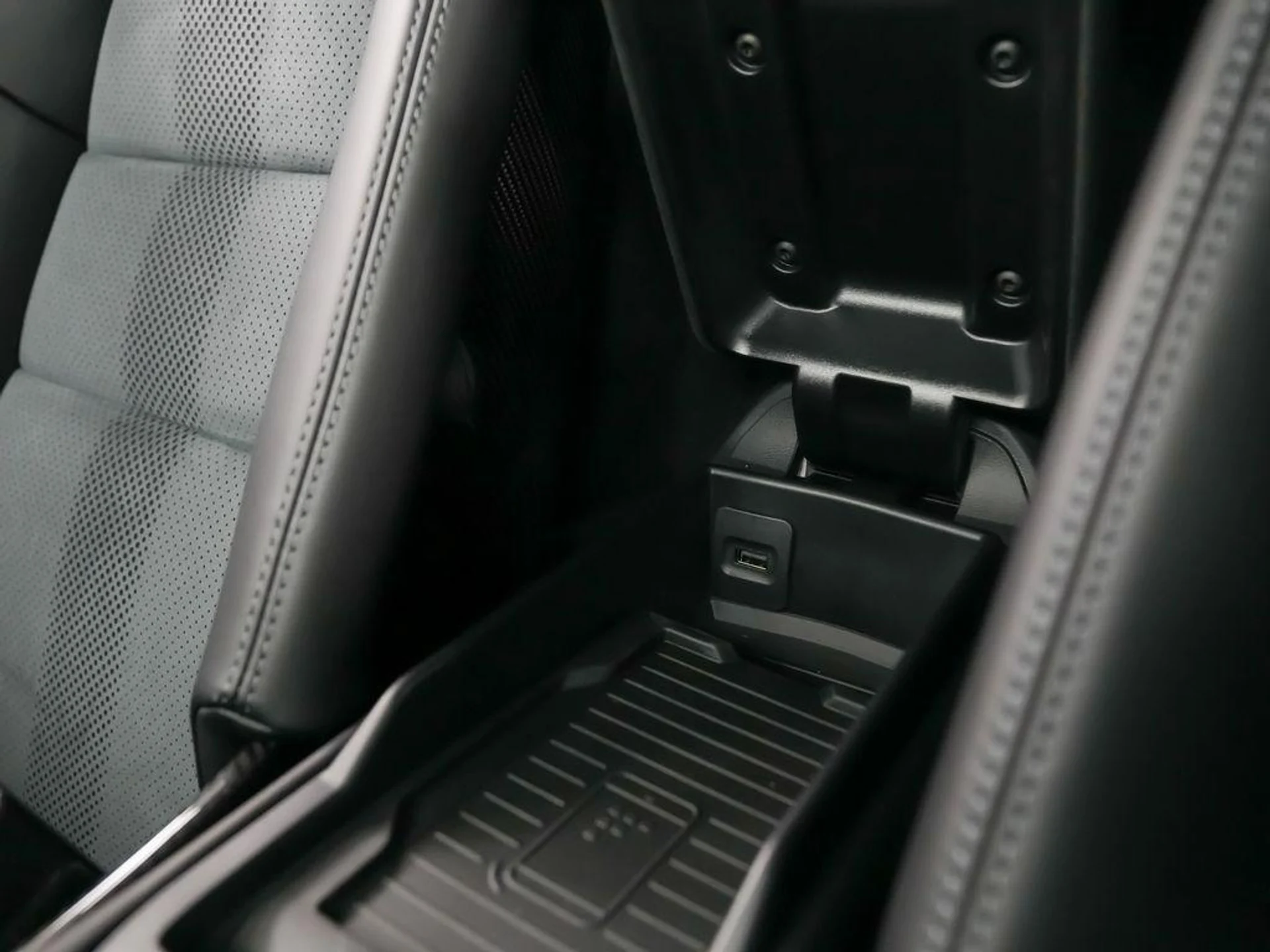 mph032_2756250549_Kl_Xy2j80gz_QO_Qj_TFM_Yyw_Gv_Lqj_YQ_6bd7eeb2ca