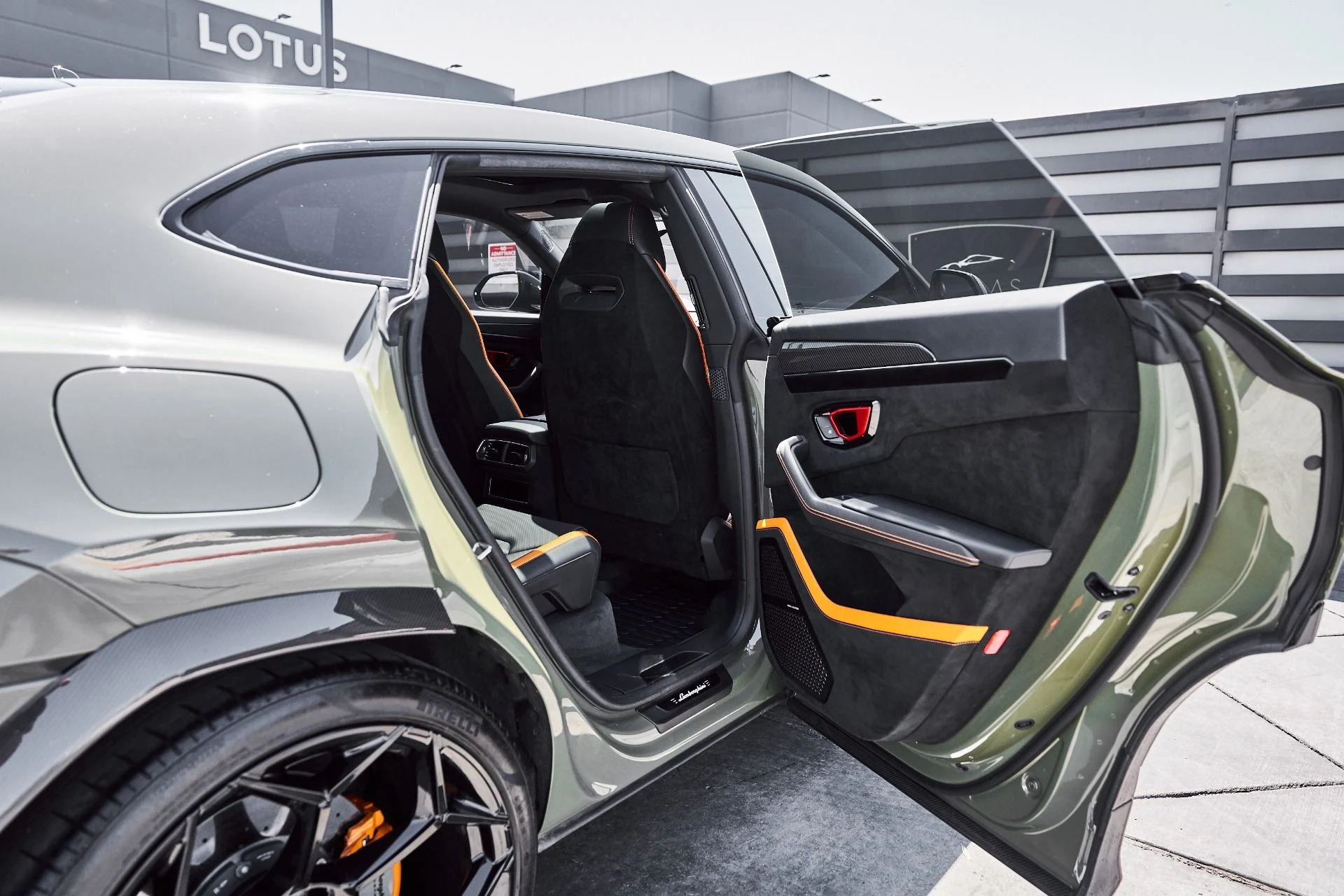 mph032_276300927_Used_2023_Lamborghini_Urus_Performante_1778288913_adeec0a774