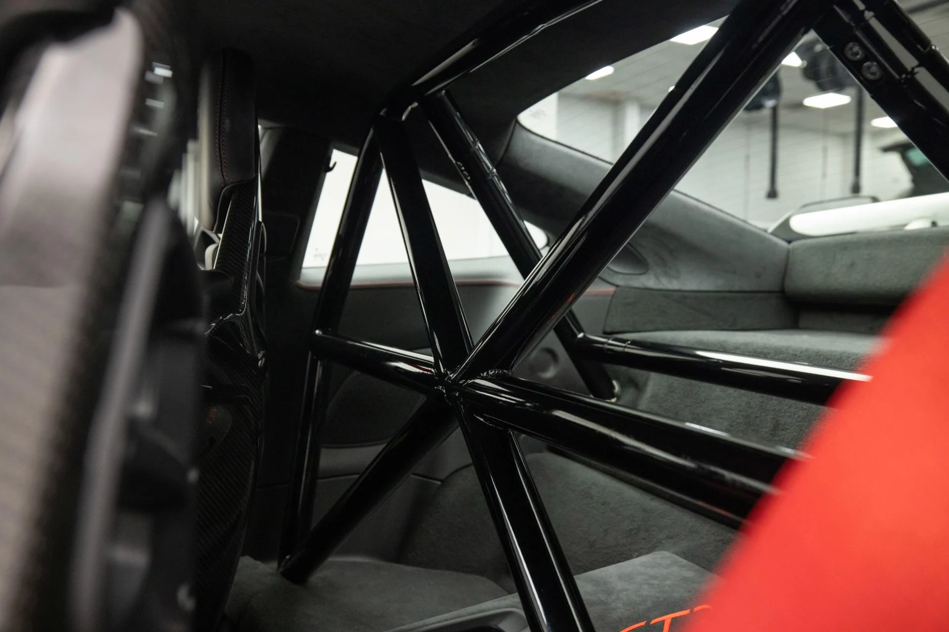 mph032_2772660566_Used_2018_Porsche_911_GT_3_1755332452_ba943b8a1d