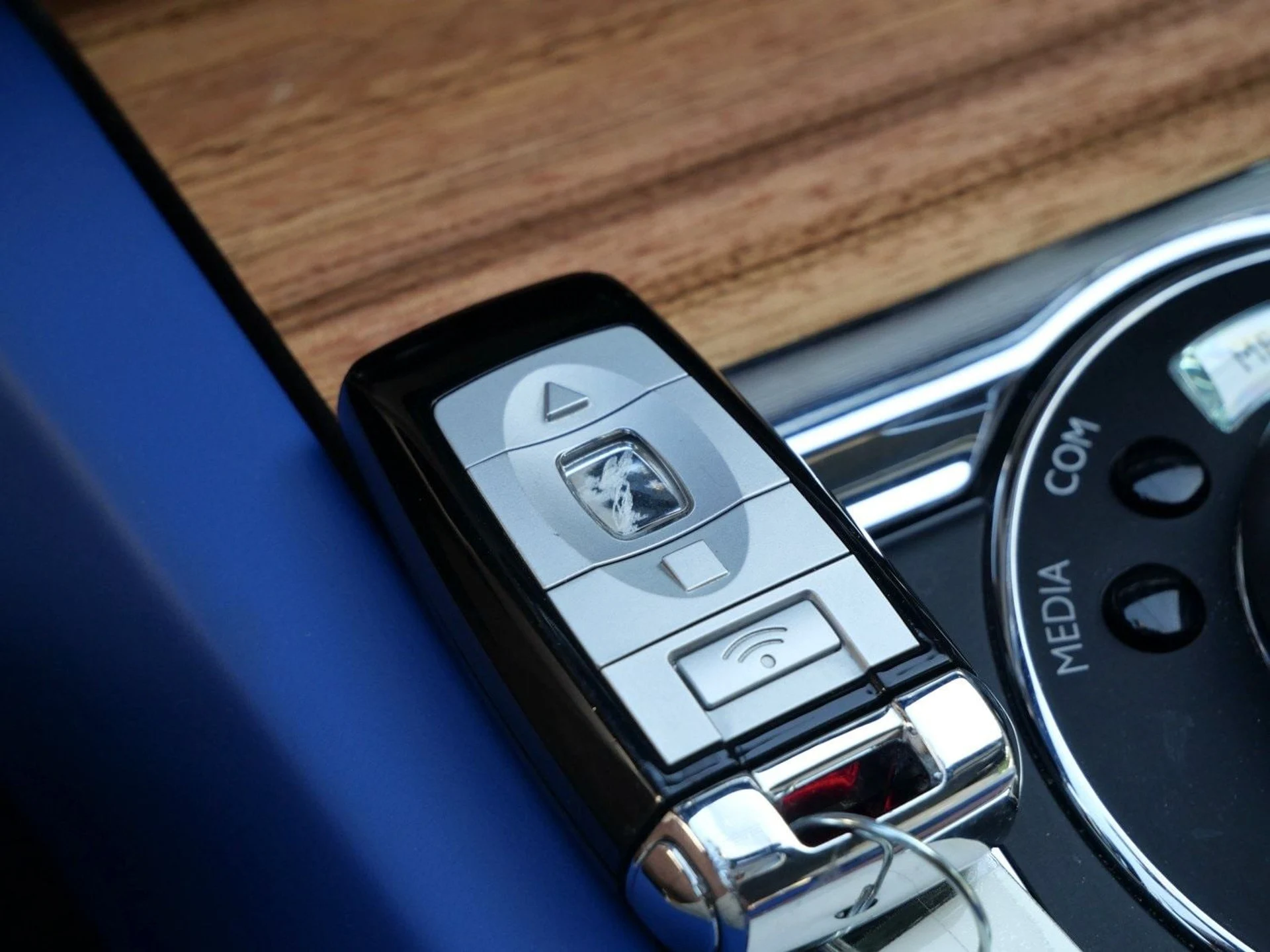 mph032_2773880878_905cc1f3a1a2d42bfbdab65888eff9a5x_603a970383