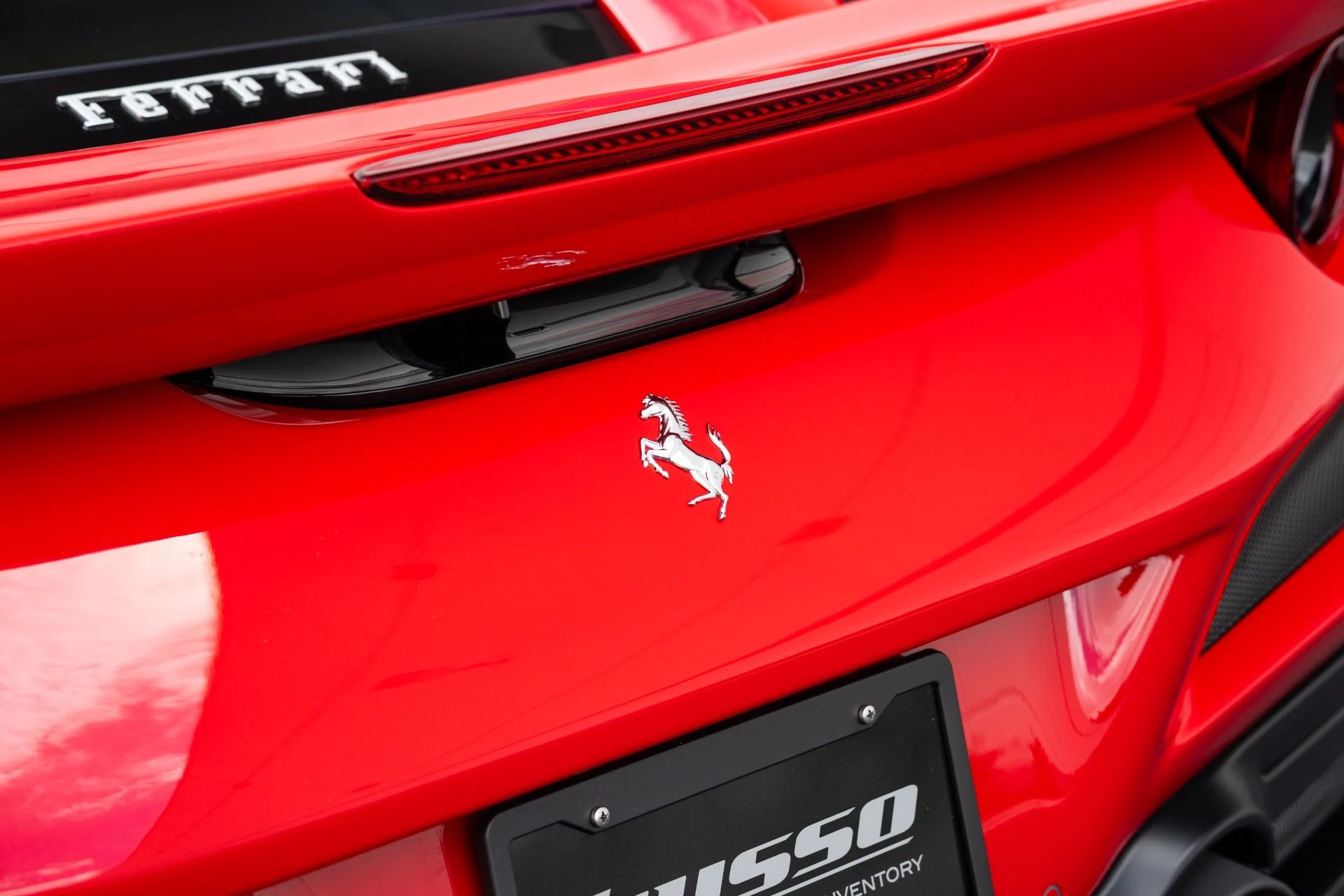 mph032_2777185610_Used_2022_Ferrari_F8_Tributo_1774670303_6da8768e04