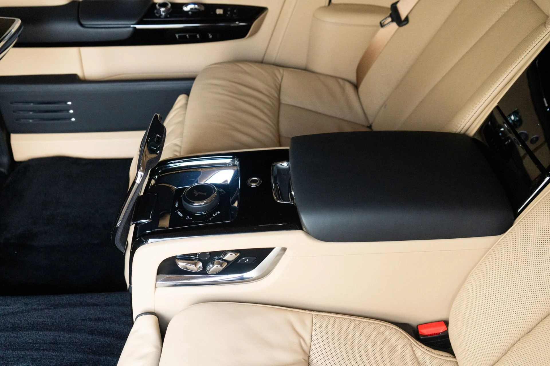 mph032_2777574186_Used_2022_Rolls_Royce_Phantom_EWB_1771455948_5219a8ebba