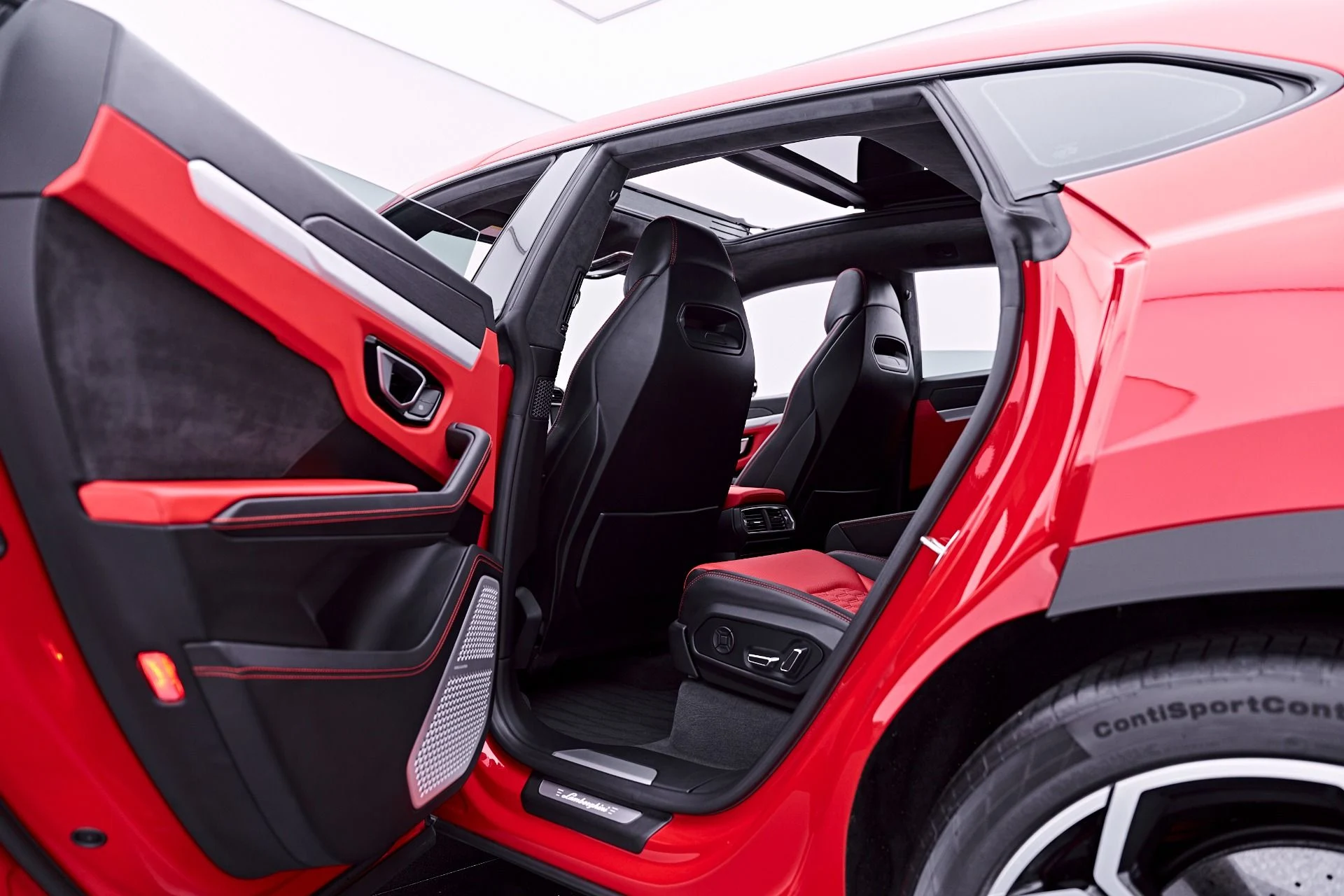 mph032_2783123901_Used_2019_Lamborghini_Urus_Base_1782947969_878a019333