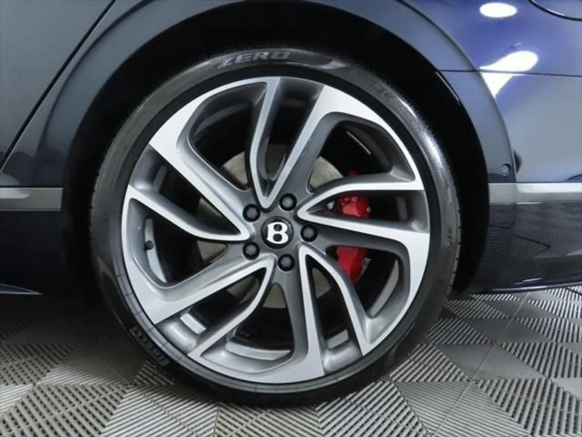 mph032_2784114393_used_2025_bentley_flying_spur_speedsedan_8119_23006169_33_640_376165bb6a