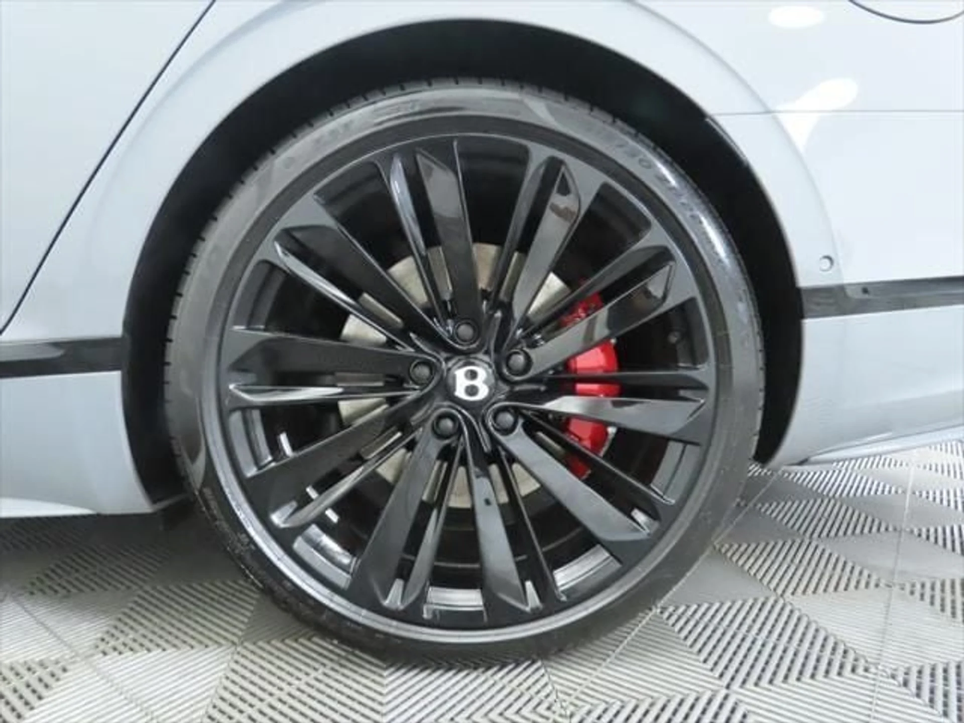 mph032_2808465199_used_2025_bentley_flying_spur_speedsedan_8119_23010075_33_640_aea9046495