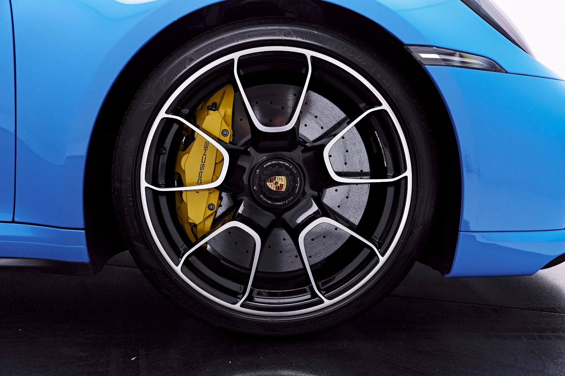 mph032_2821783867_Used_2023_Porsche_911_Turbo_S_1777508499_f3b0227464
