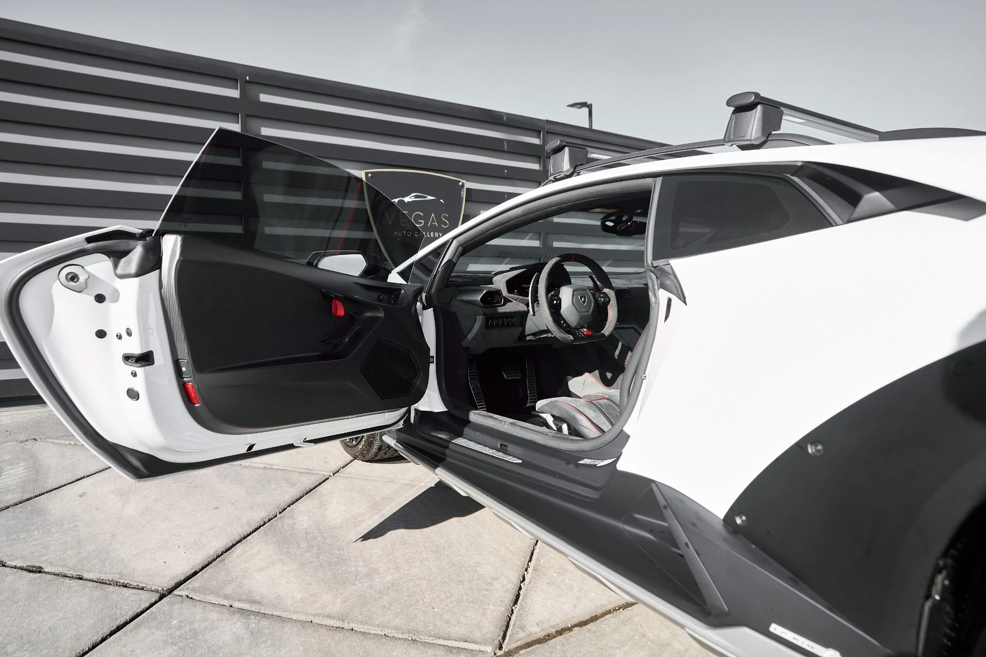 mph032_2833946155_Used_2023_Lamborghini_Huracan_Base_1764123576_81d246293b