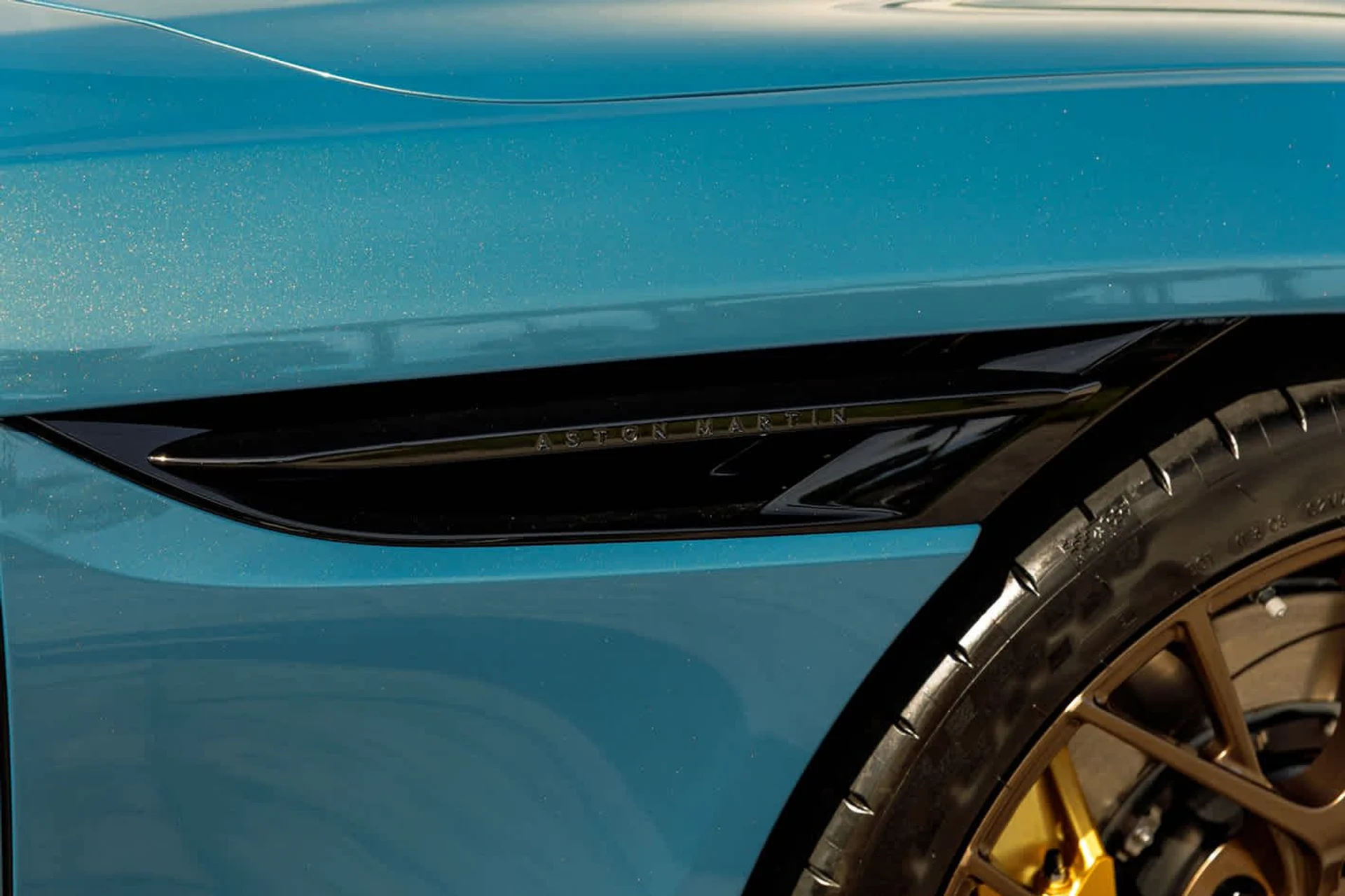 mph032_283417382_33_5d0427af6b