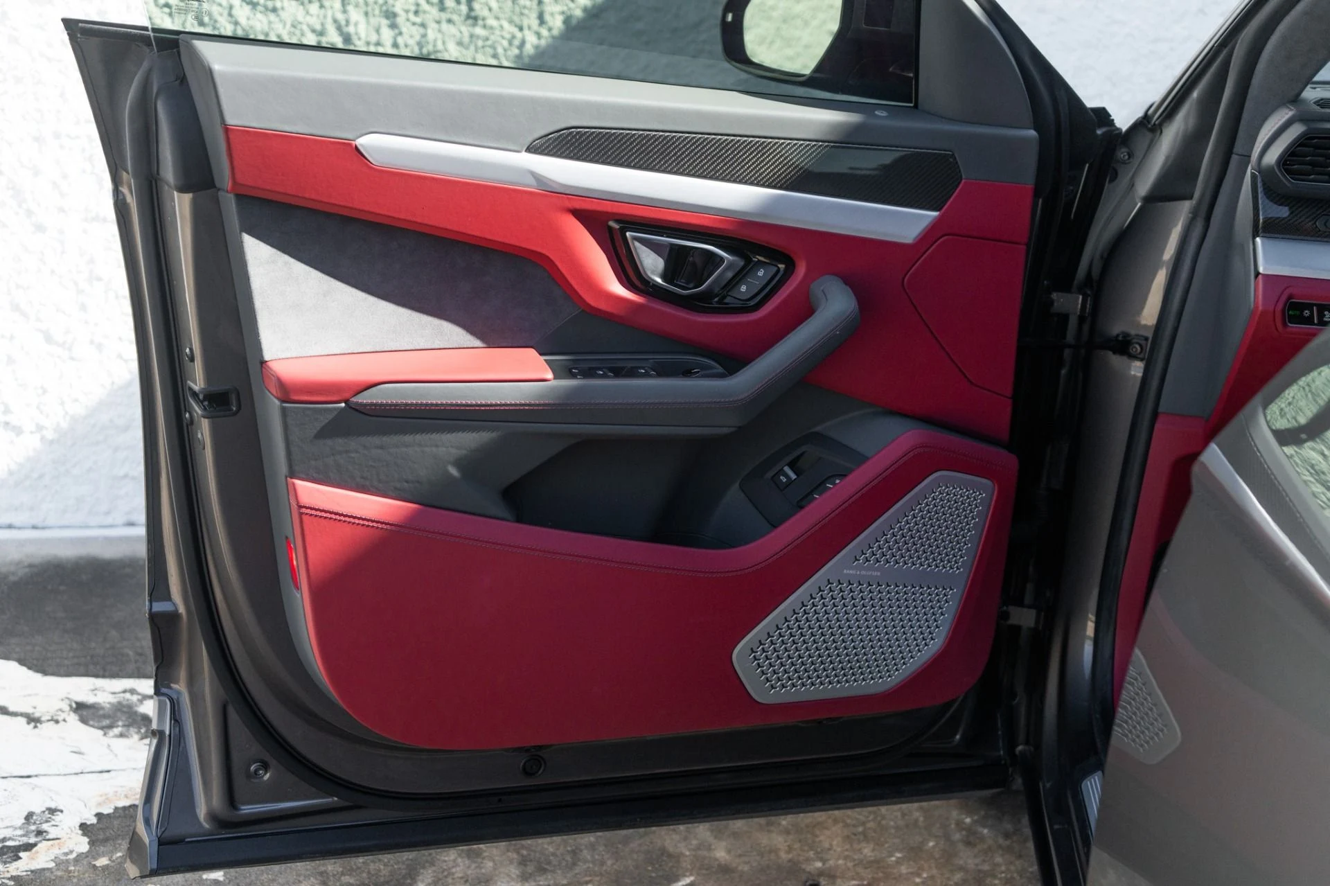 mph032_2839299182_Used_2021_Lamborghini_Urus_1768598799_9563a96e31