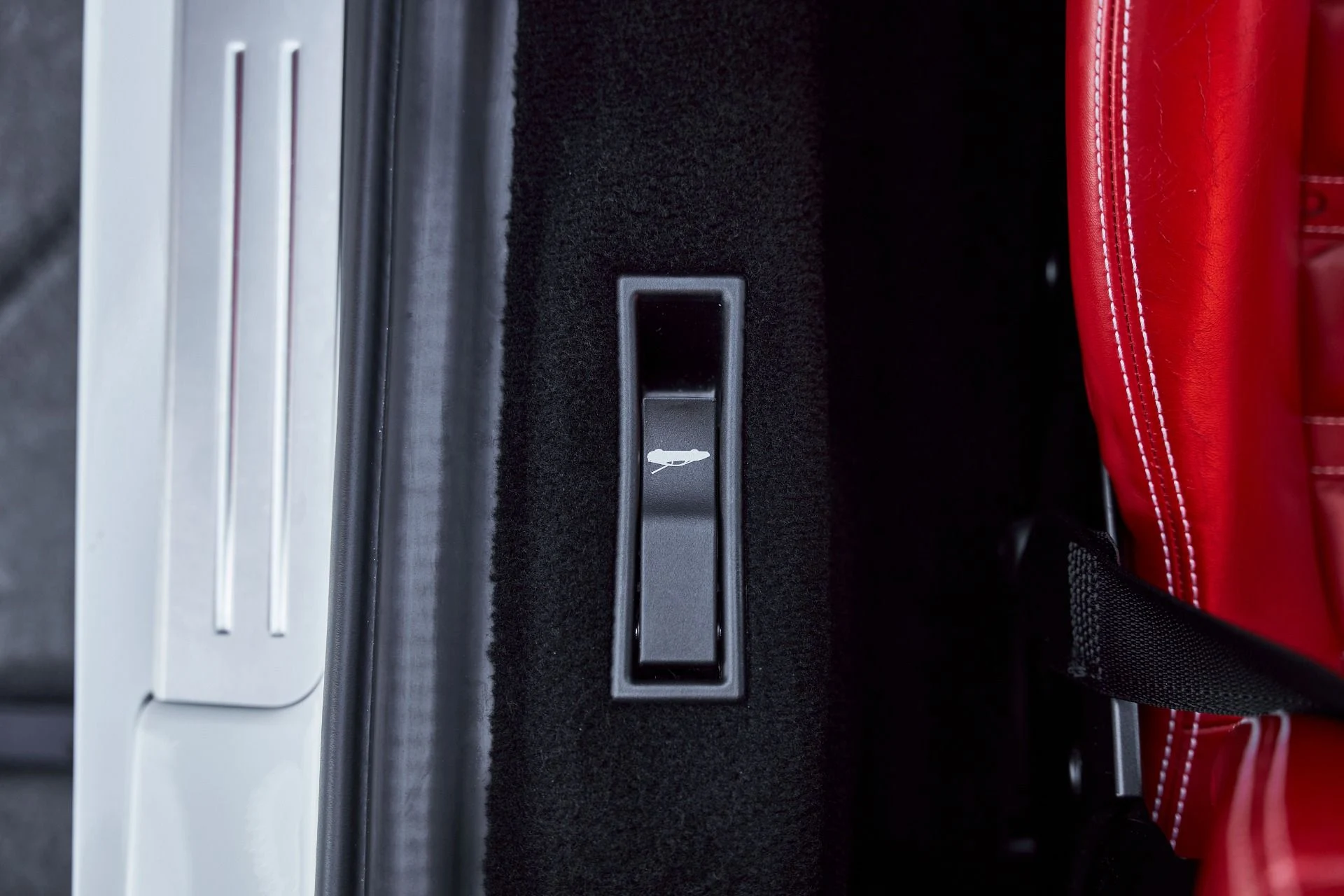 mph032_2840055744_Used_2021_Ferrari_F8_Tributo_1766025179_014922e781