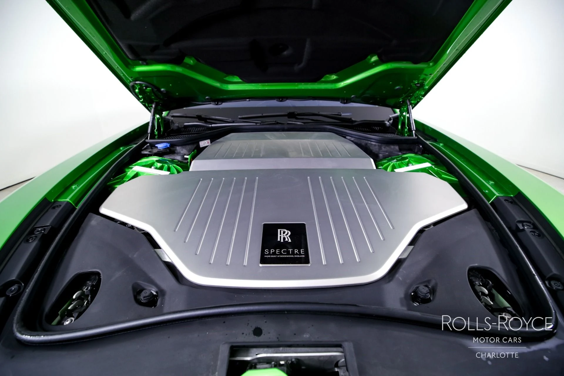 mph032_284144526_Used_2024_Rolls_Royce_Spectre_1738086409_01a75da6ab