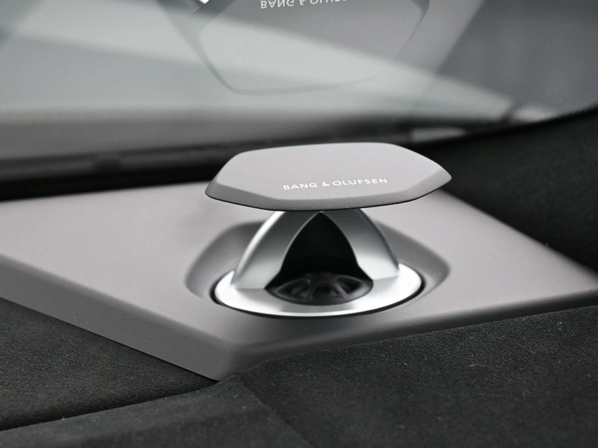 mph032_2846114357_1e89793bd299600c476679e97f1820ac_319870de0a