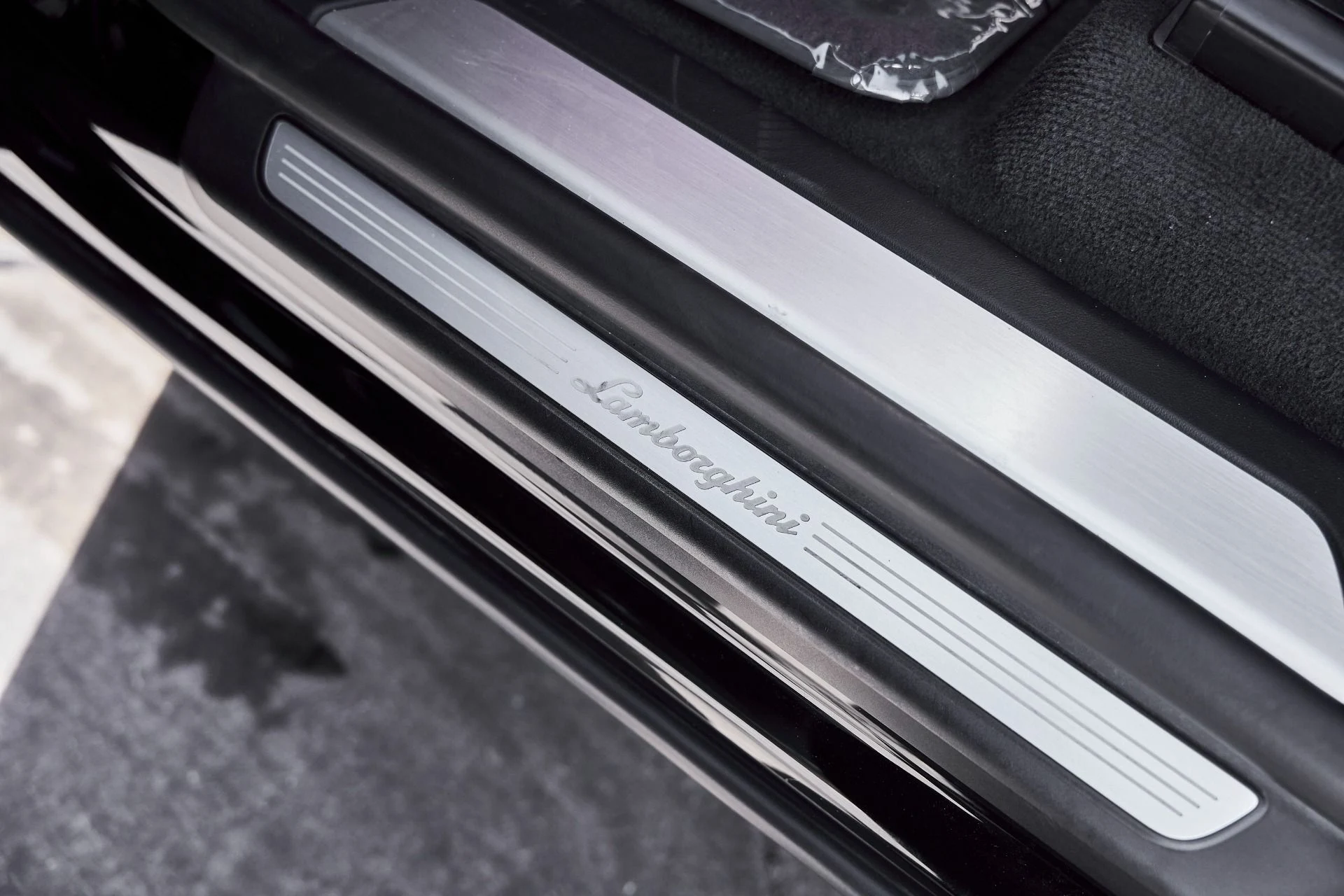 mph032_2852429117_Used_2021_Lamborghini_Urus_1771987856_0f168aa172