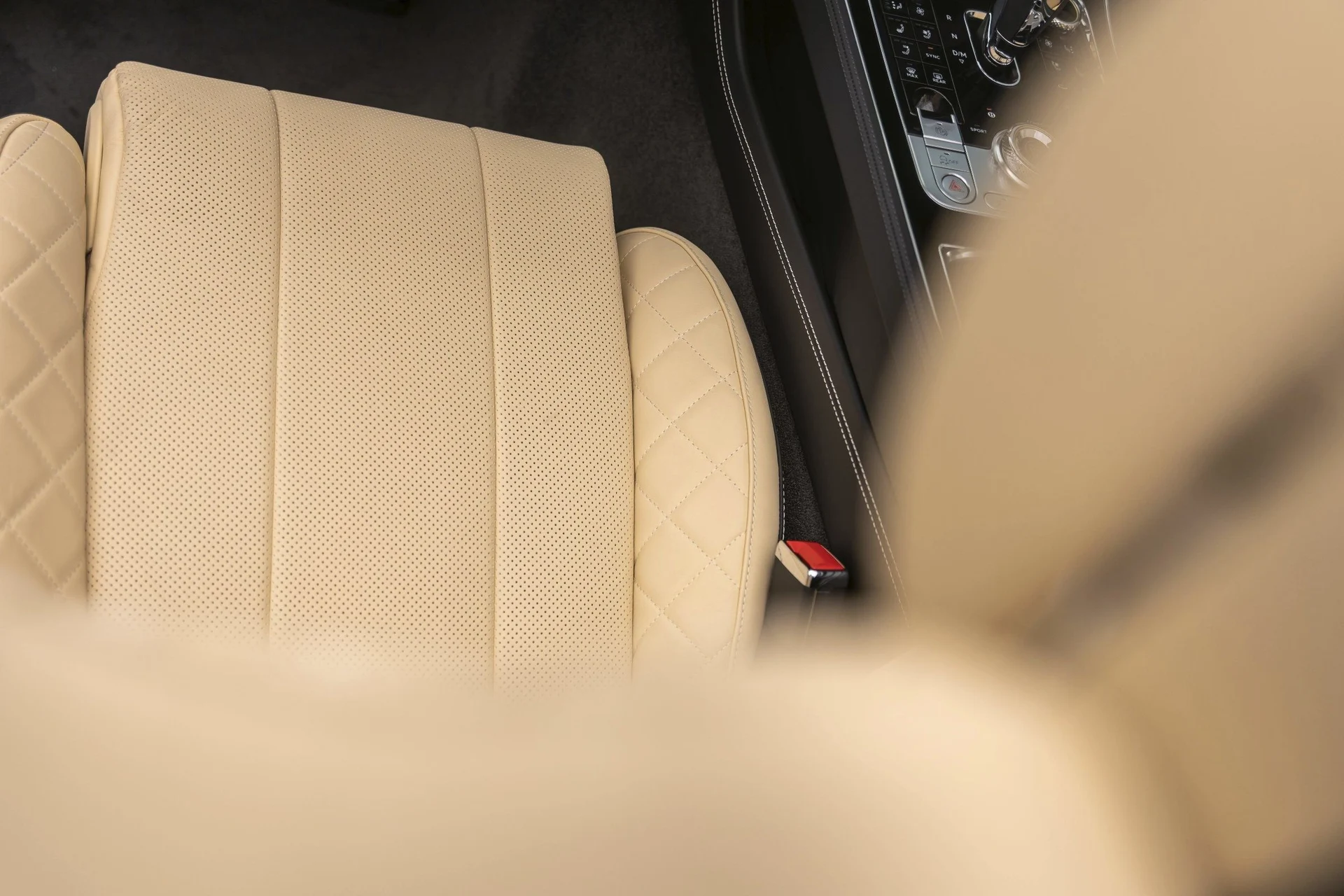 mph032_2853376667_Hi_Tech_Luxury_Imports_LLC_SCBDG_4_ZGXRC_016161_image_32_e5f3c063ca